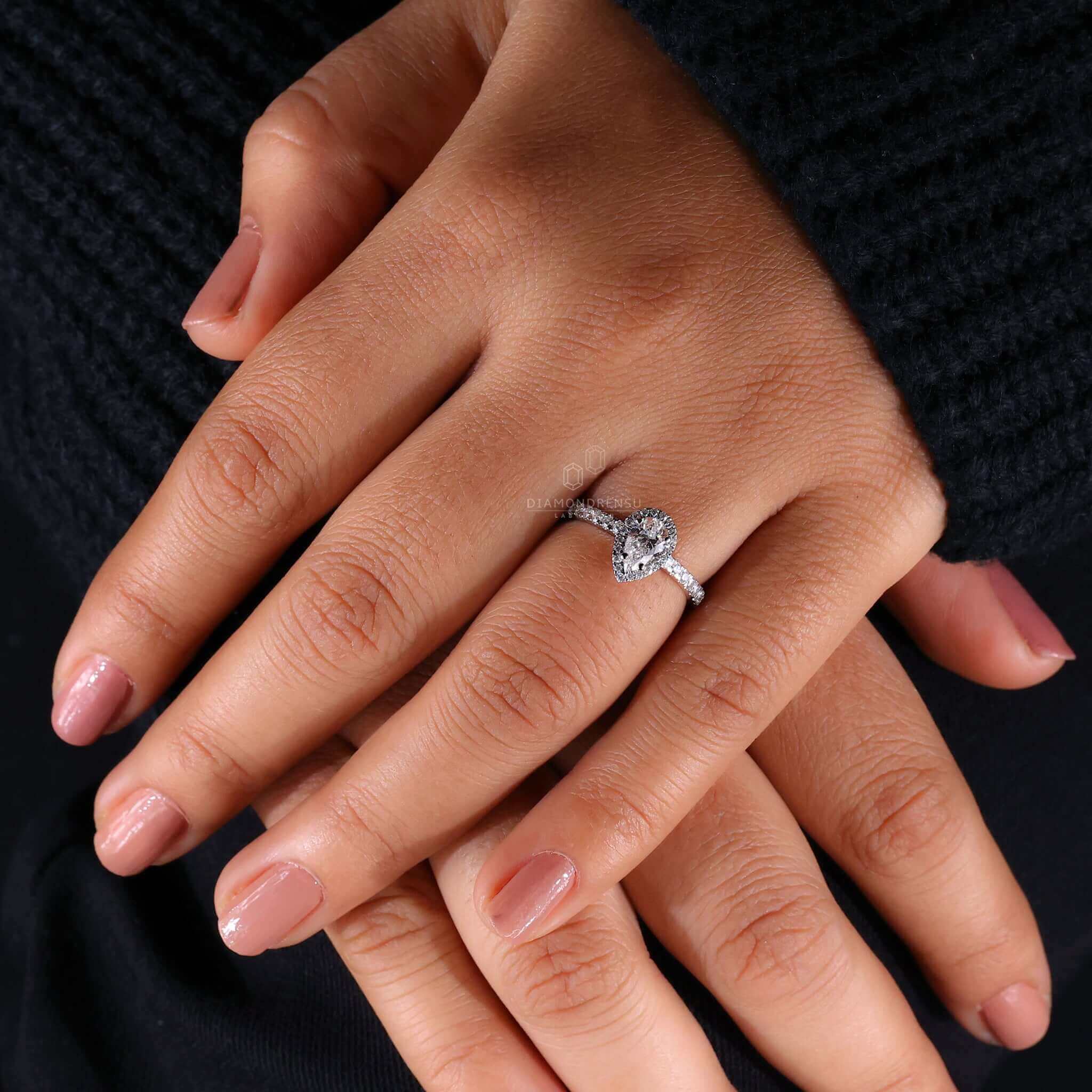 pear engagement ring