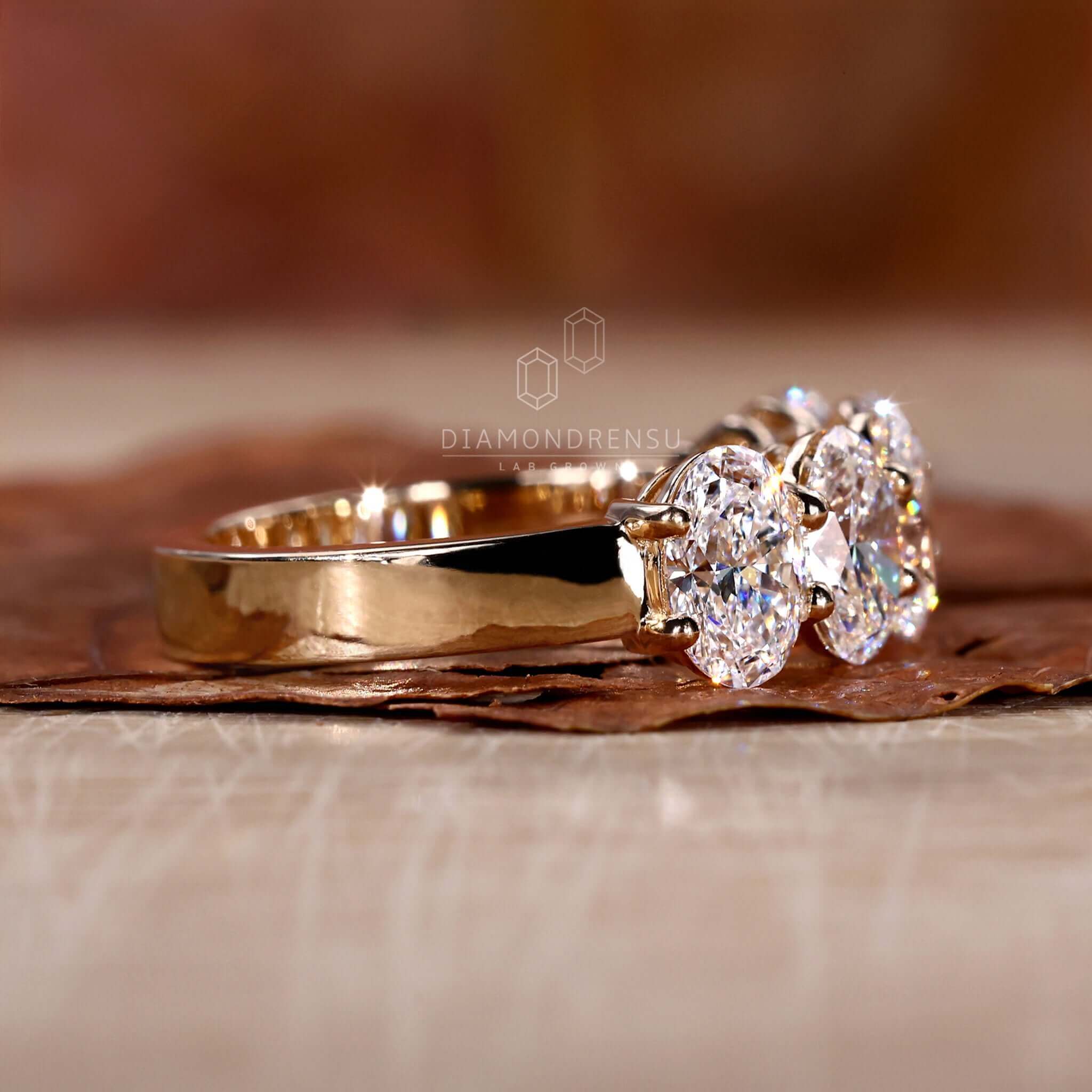 lab grown diamond wedding ring