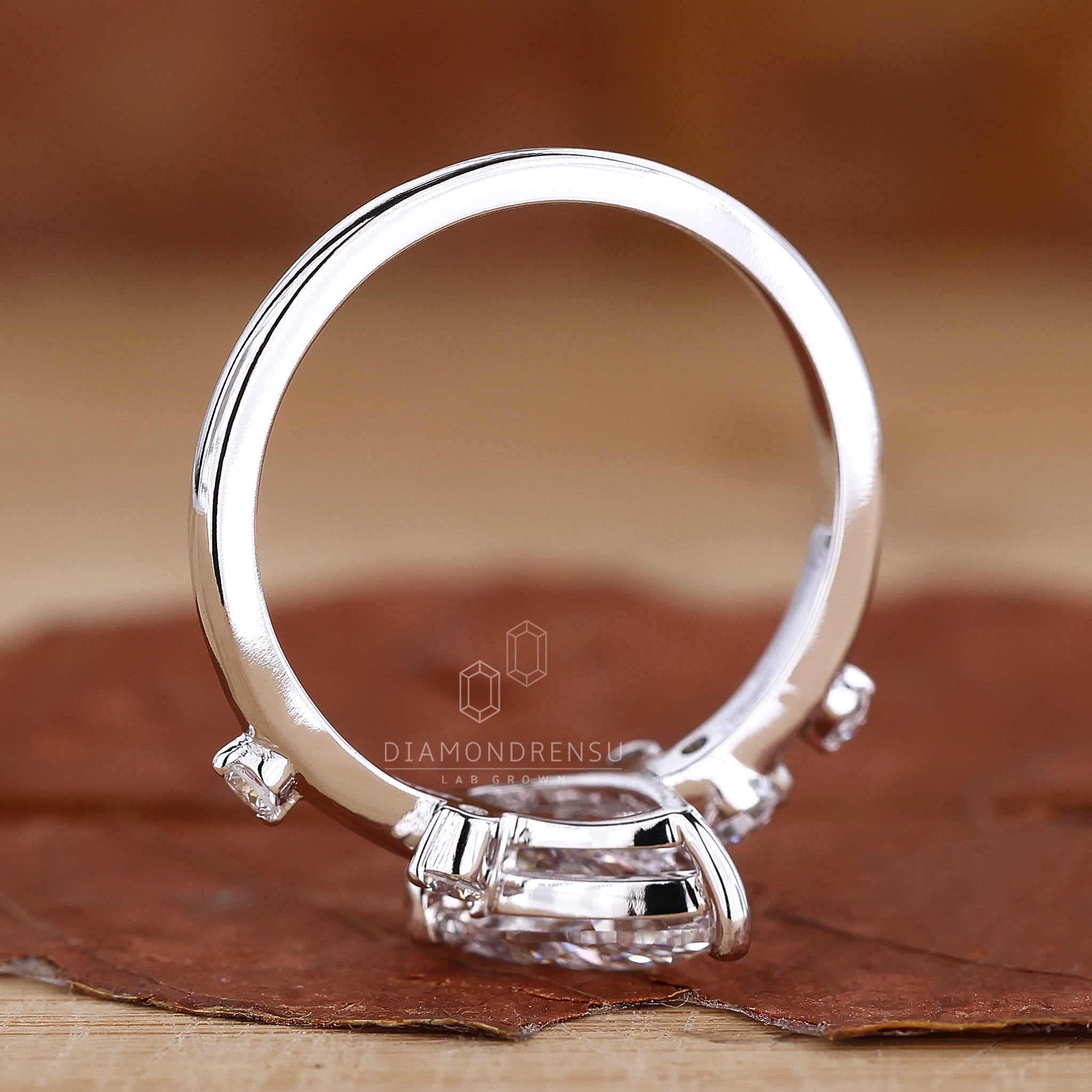 Pear cut diamond ring with round prong and IGI certified lab-grown diamond