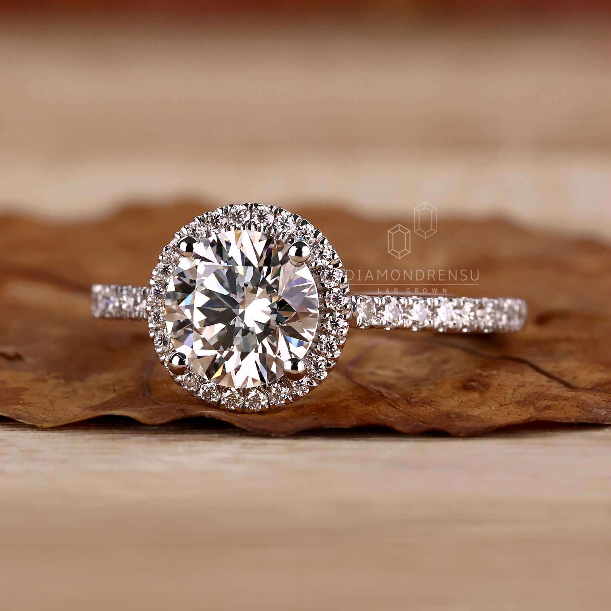 lab grown diamond engagement ring