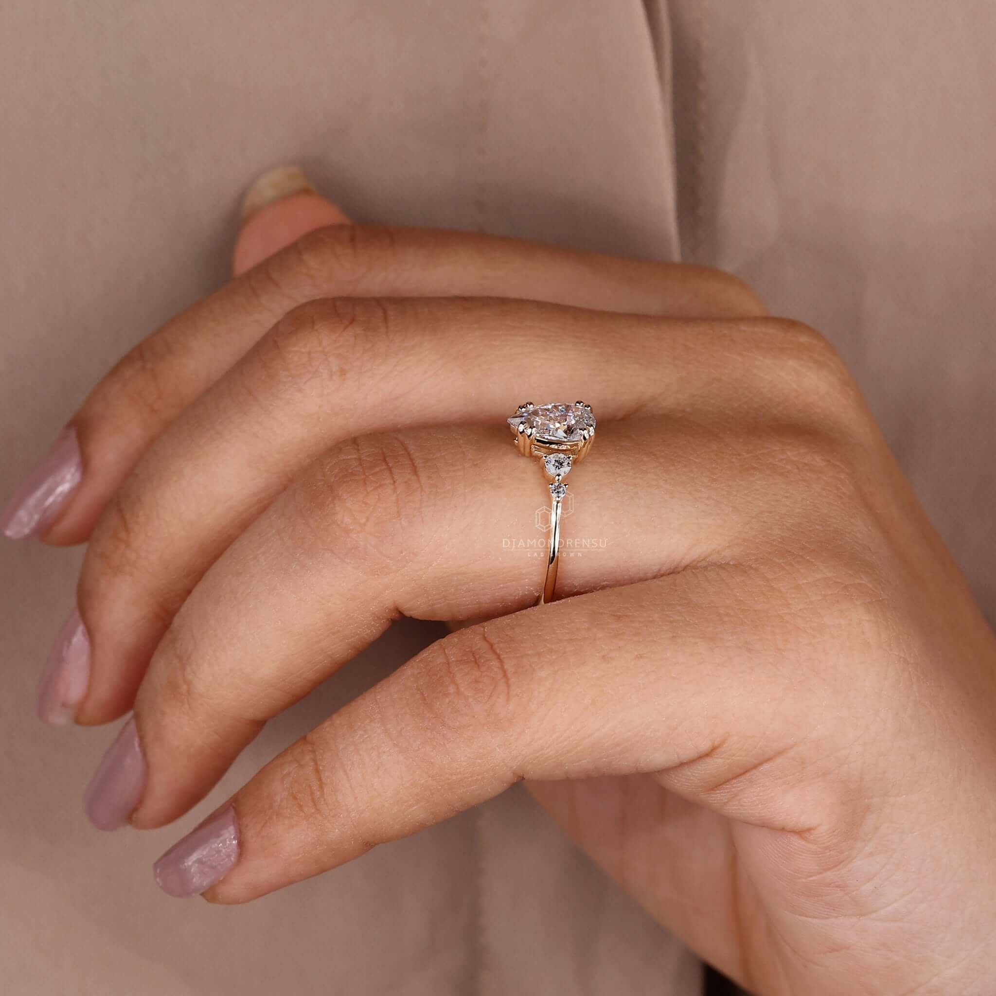 pear shaped diamond ring