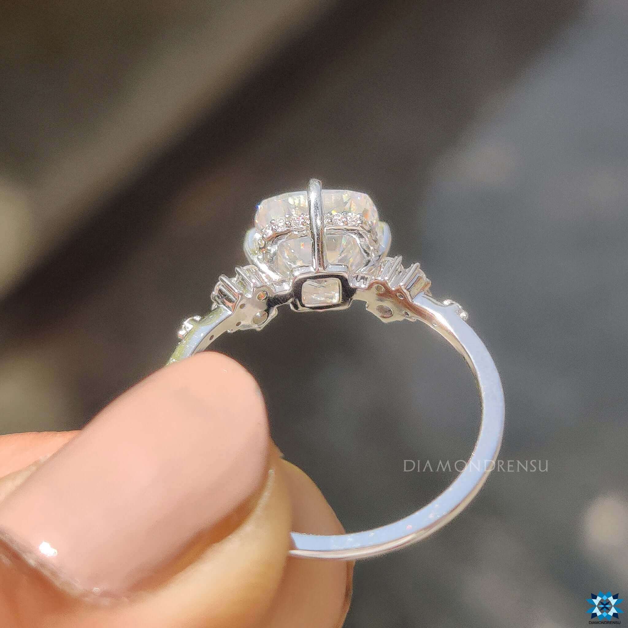 moissanite wedding ring