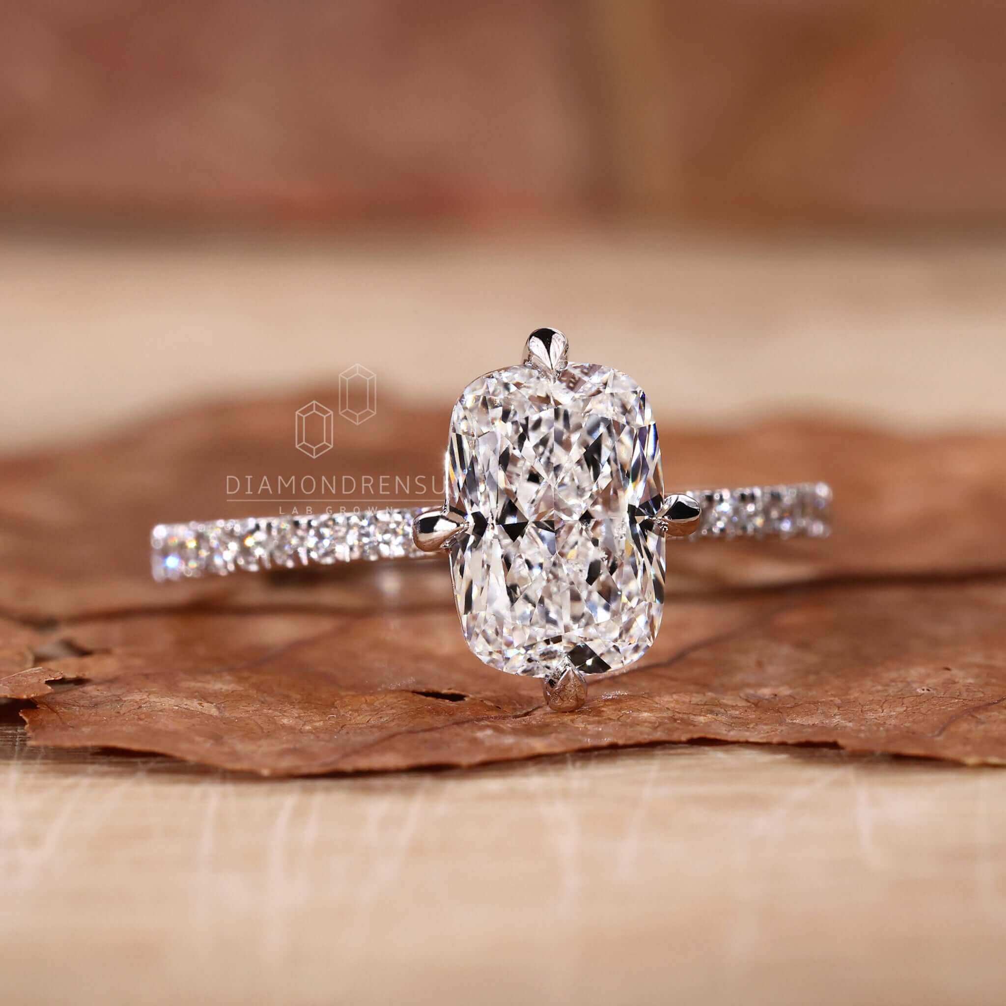 lab grown diamond engagement ring