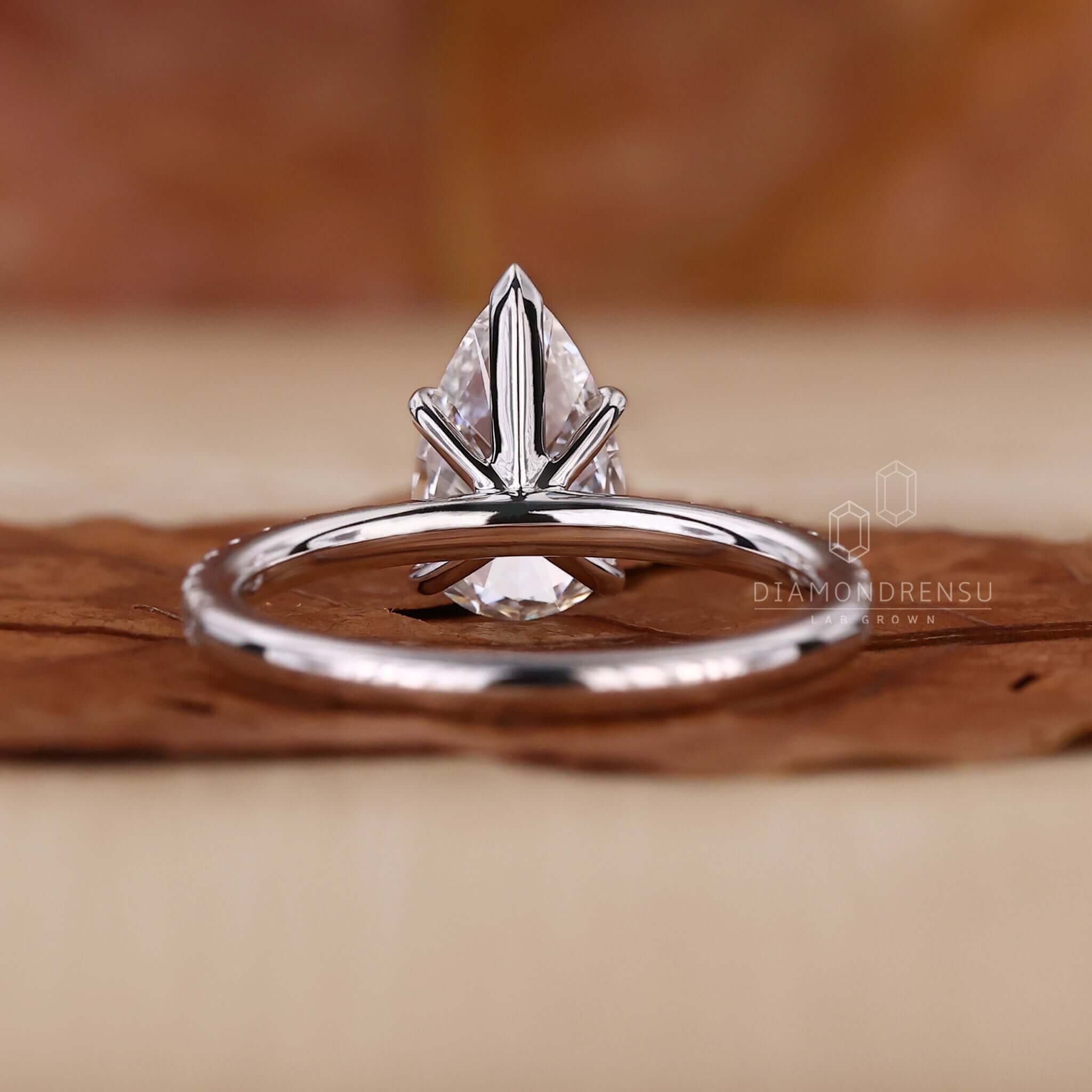 pear diamond engagement ring