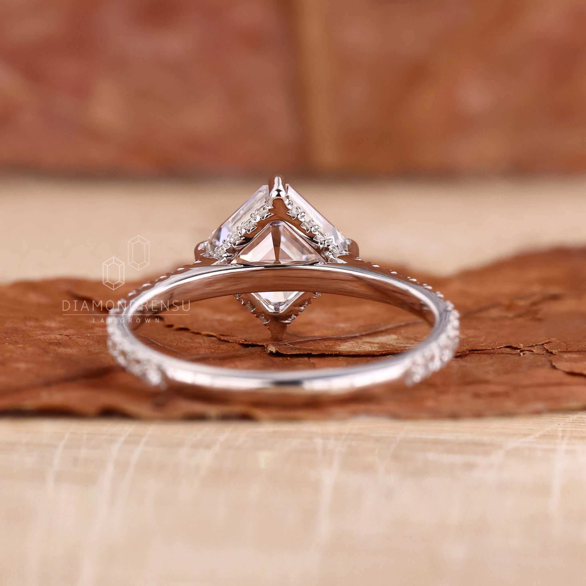 lab grown diamond wedding ring