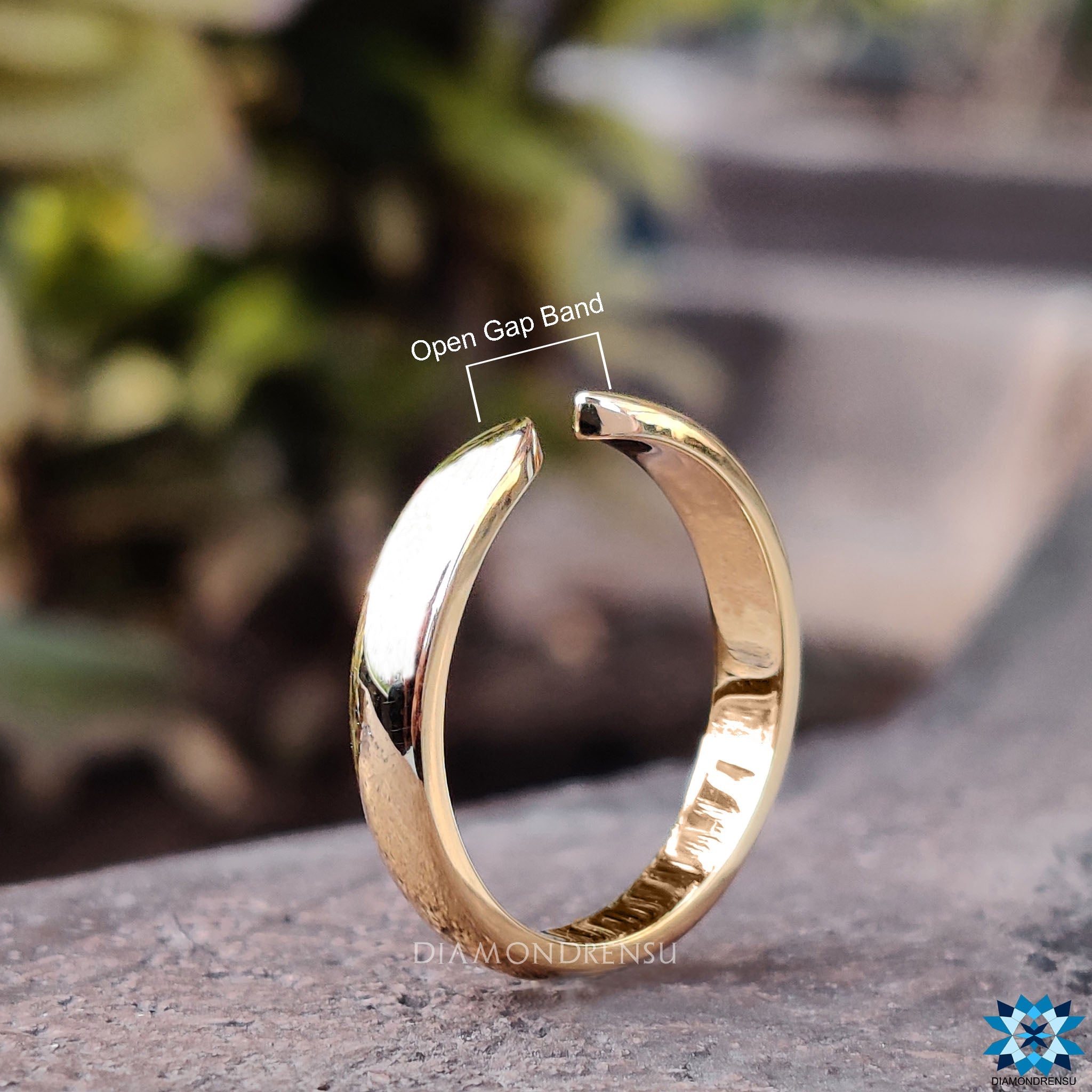 Handmade plain gold wedding bands, IGI certified for quality assurance.