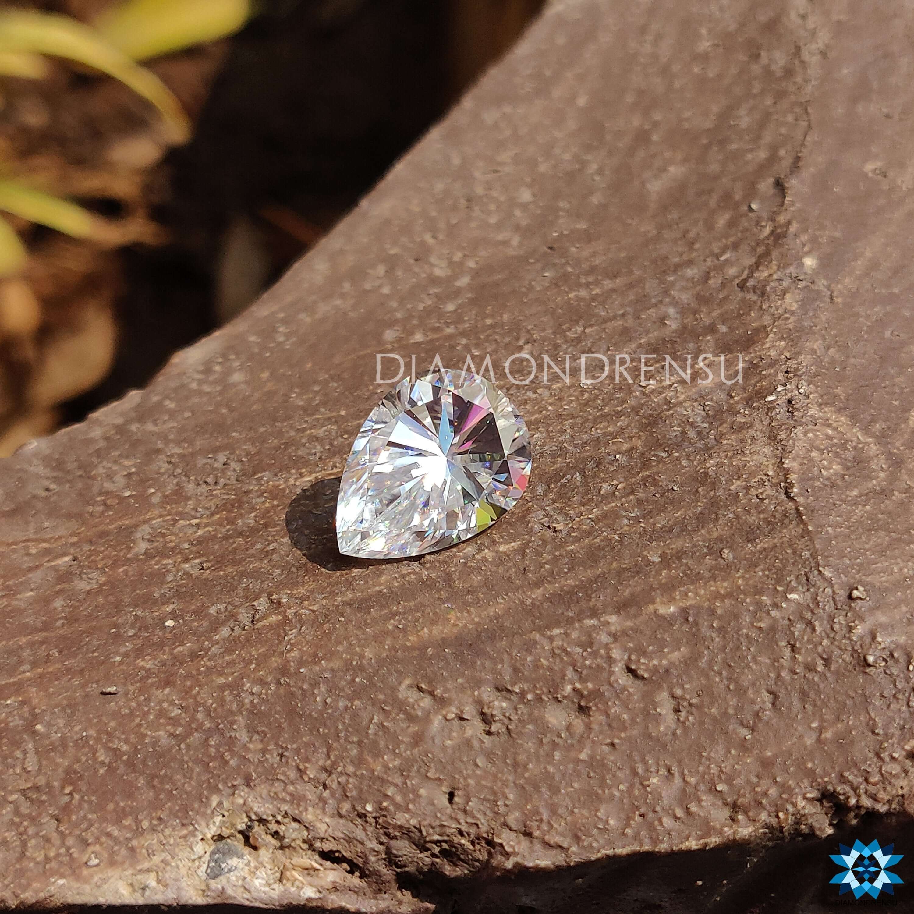 colorless moissanite