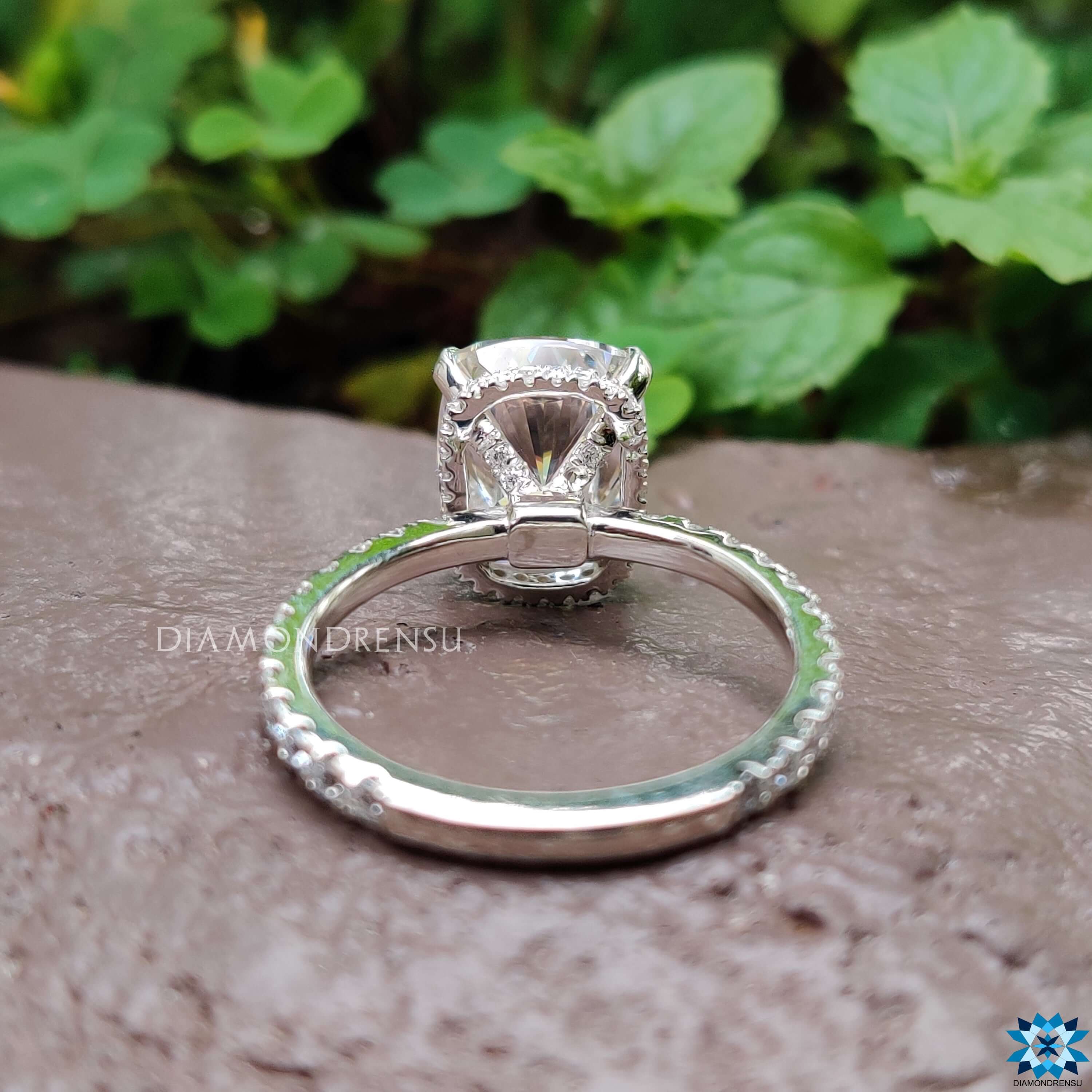 moissanite wedding ring