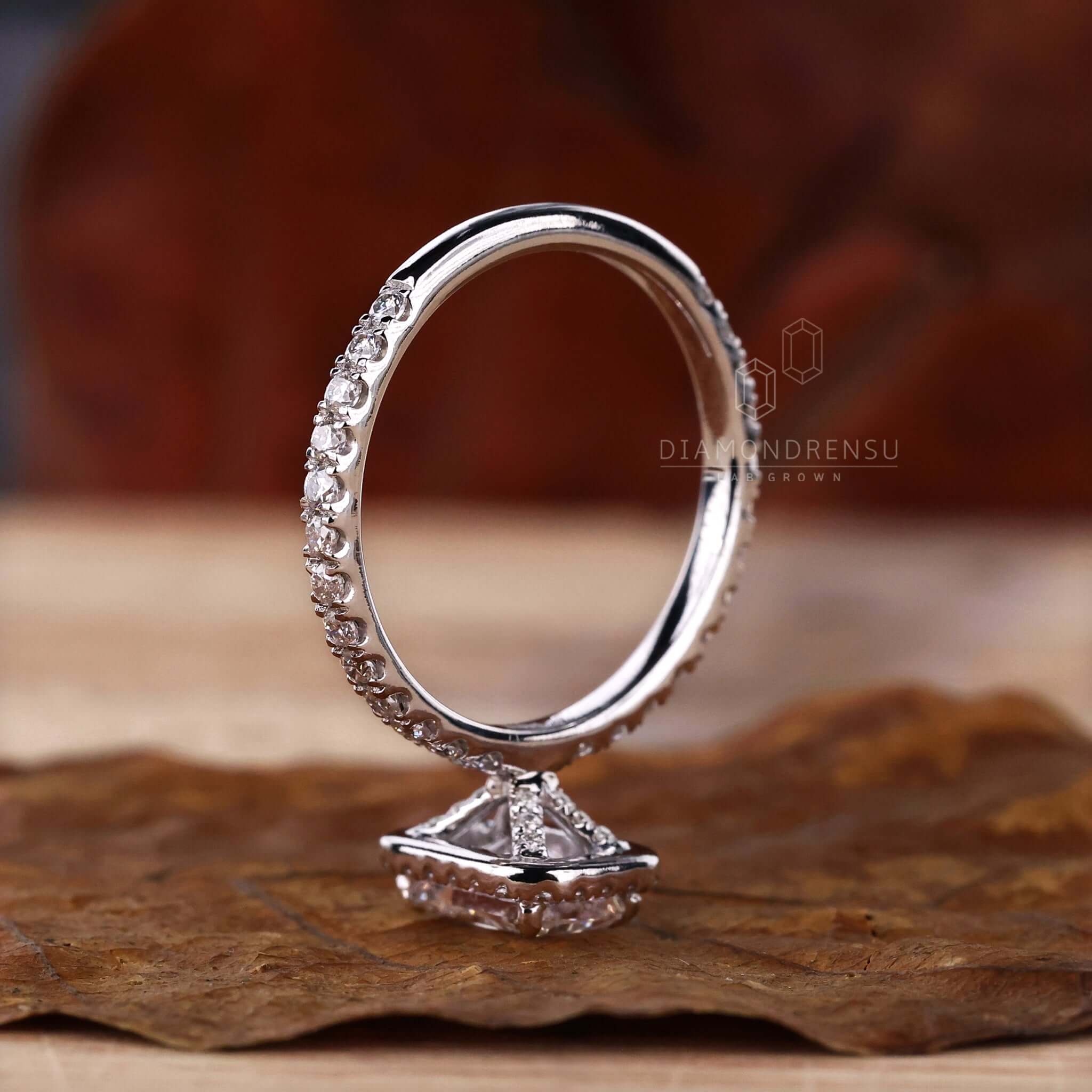 anniversary gift ring for her