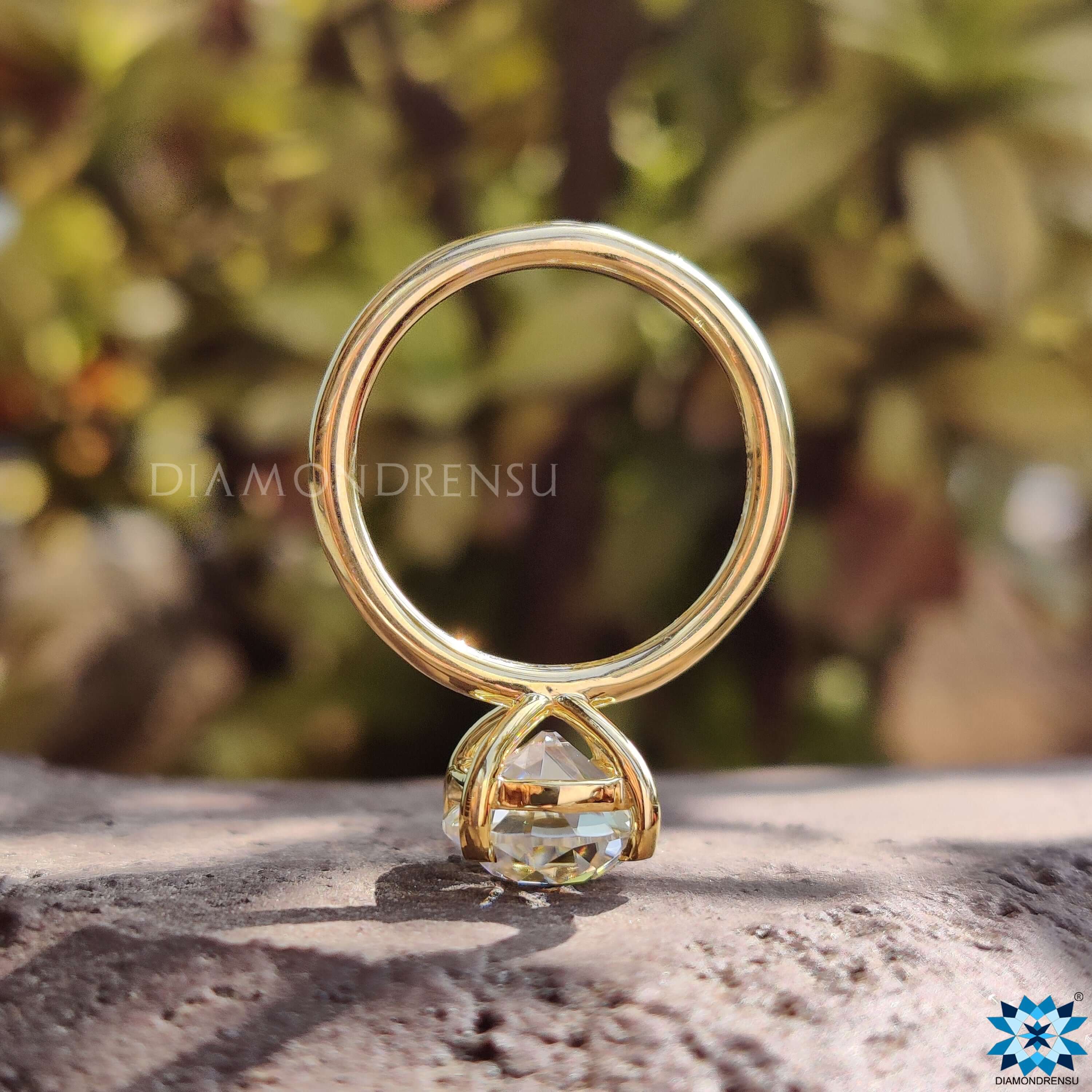 yellow gold engagement ring - diamondrensu