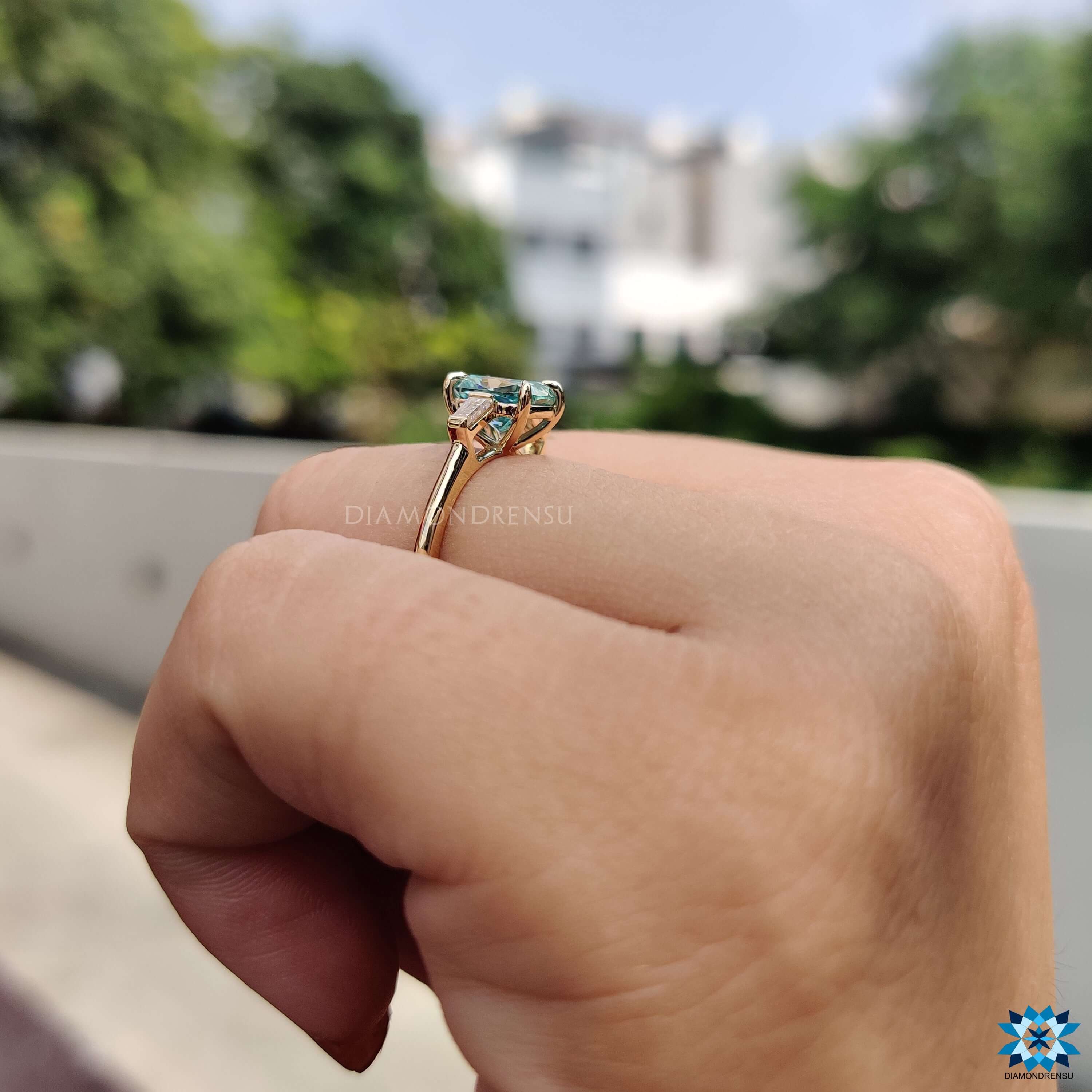 baguette cut moissanite - diamondrensu