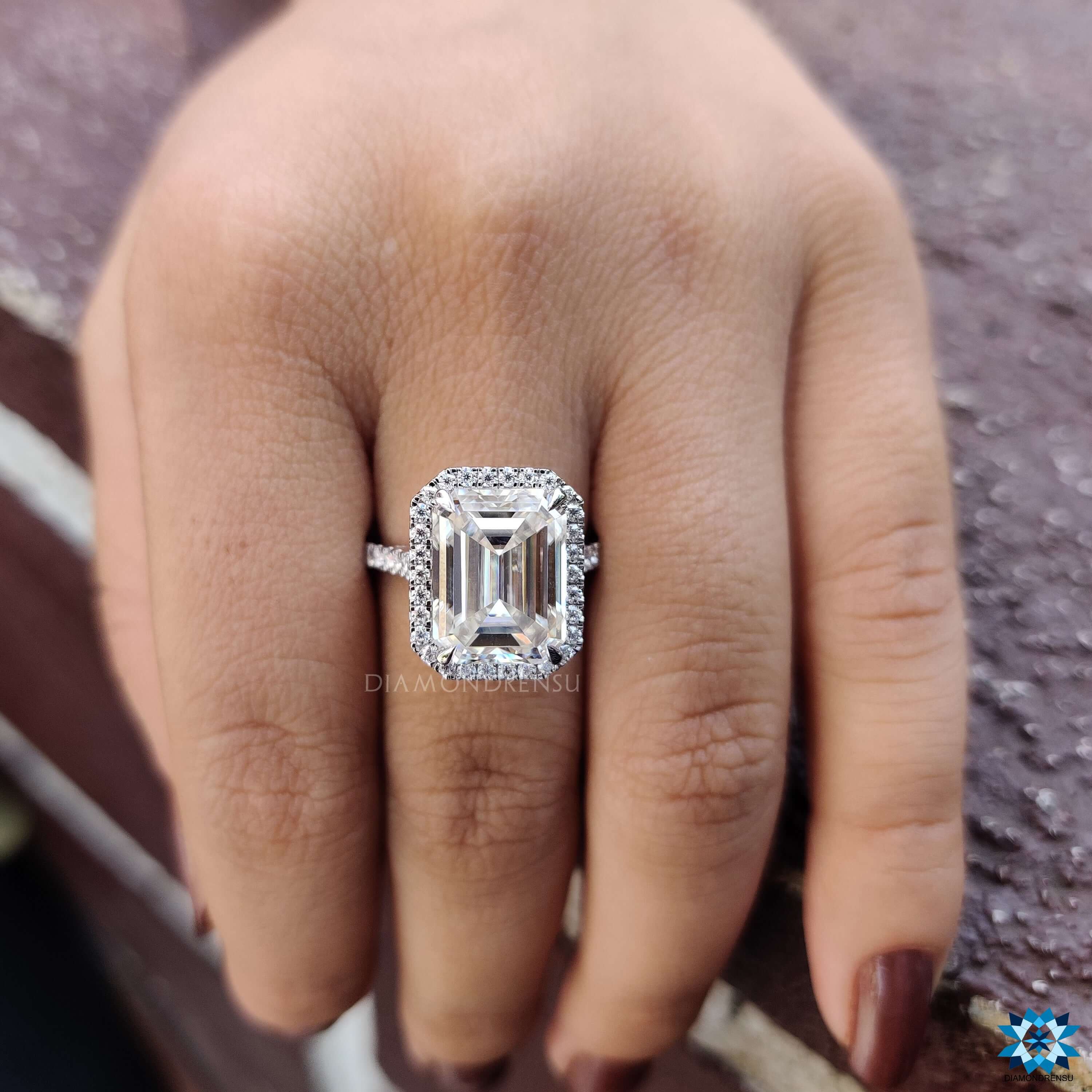 emerald cut moissanite ring - diamondrensu