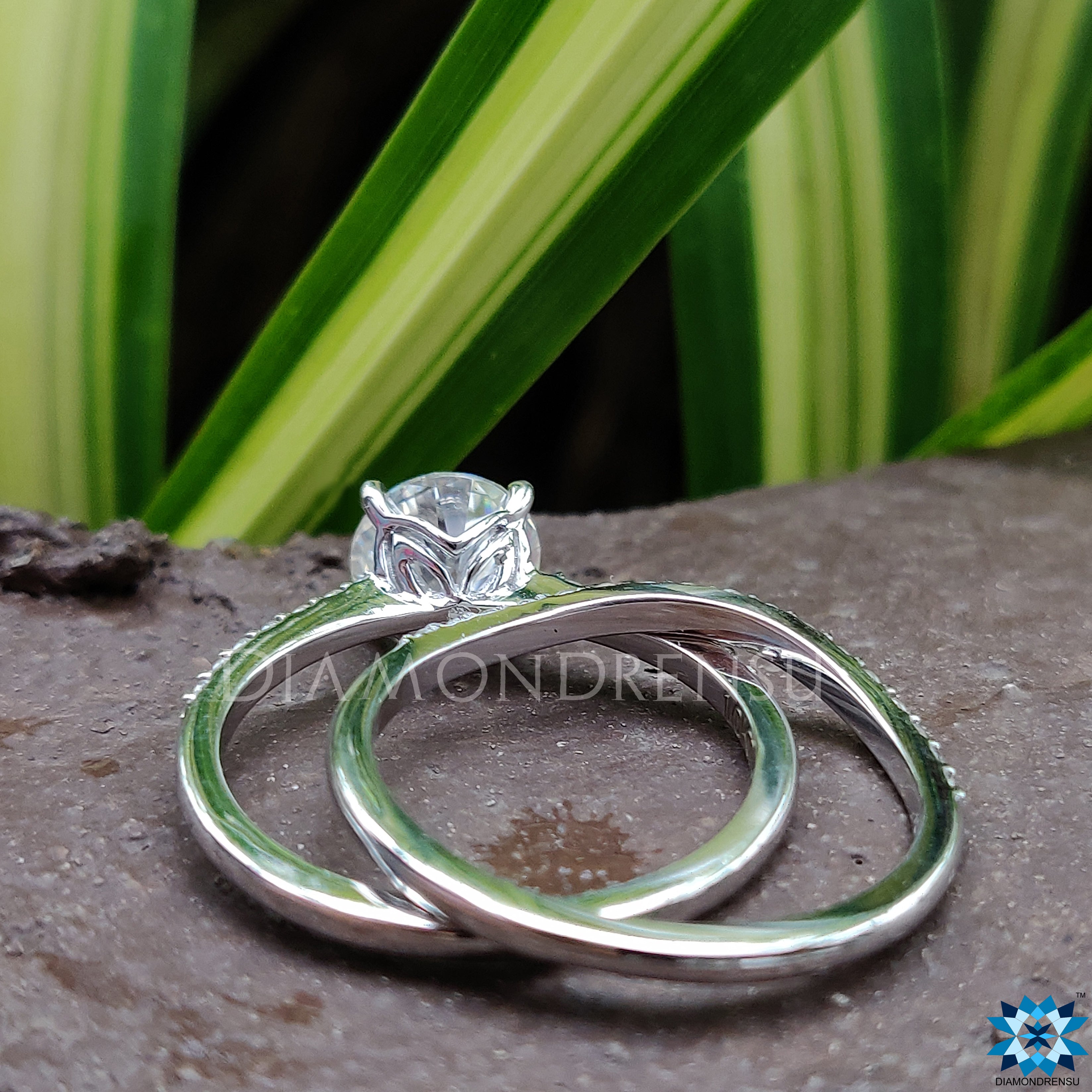 round moissanite