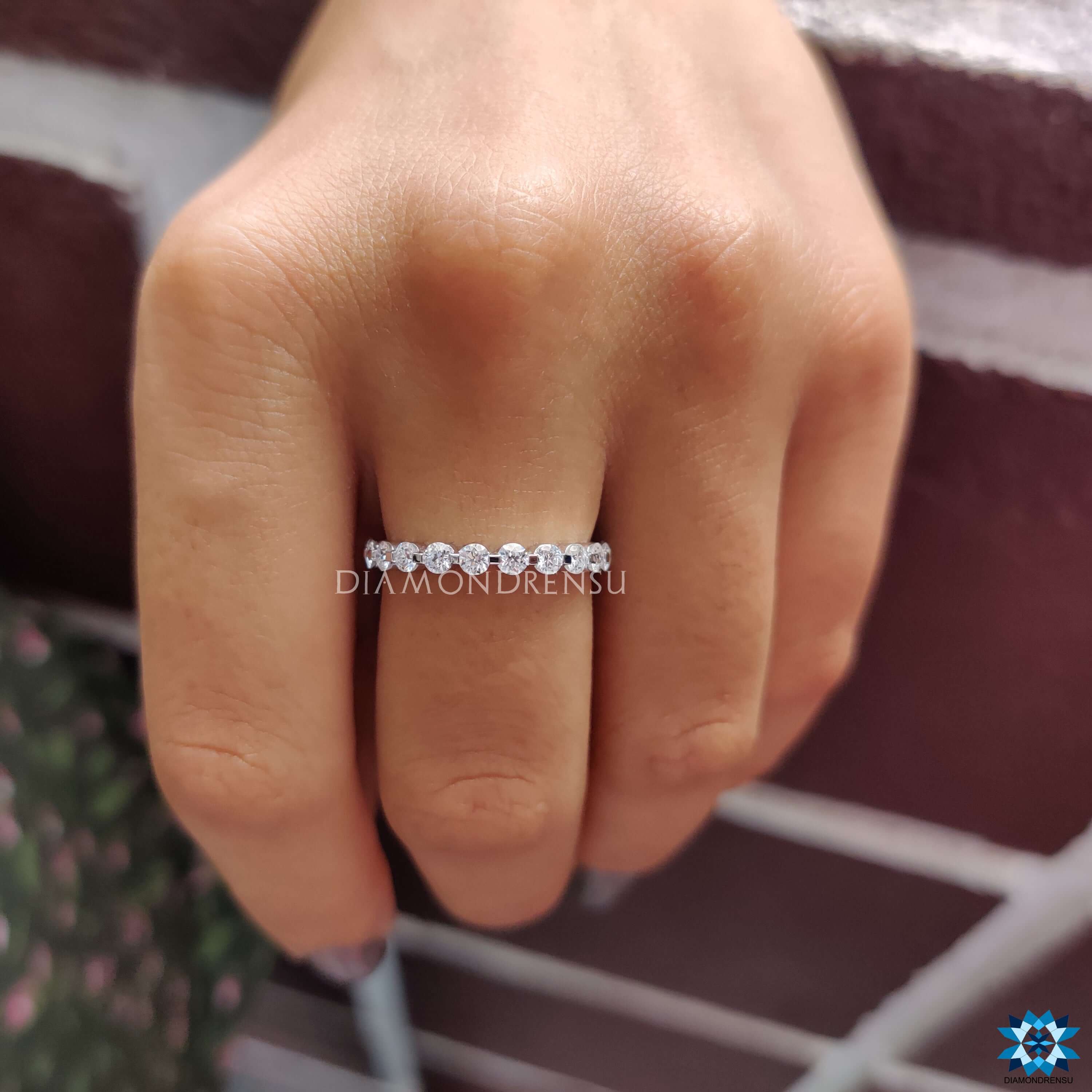 moissanite band - diamondrensu