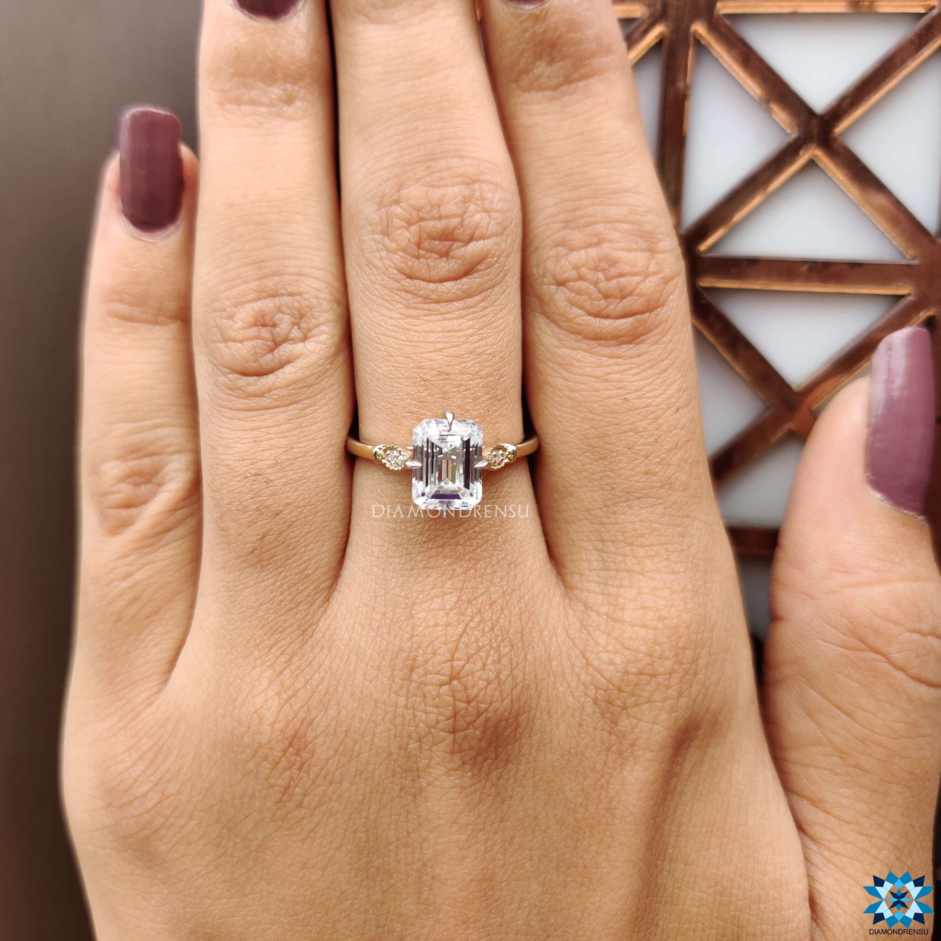 emerald cut moissanite ring - diamondrensu