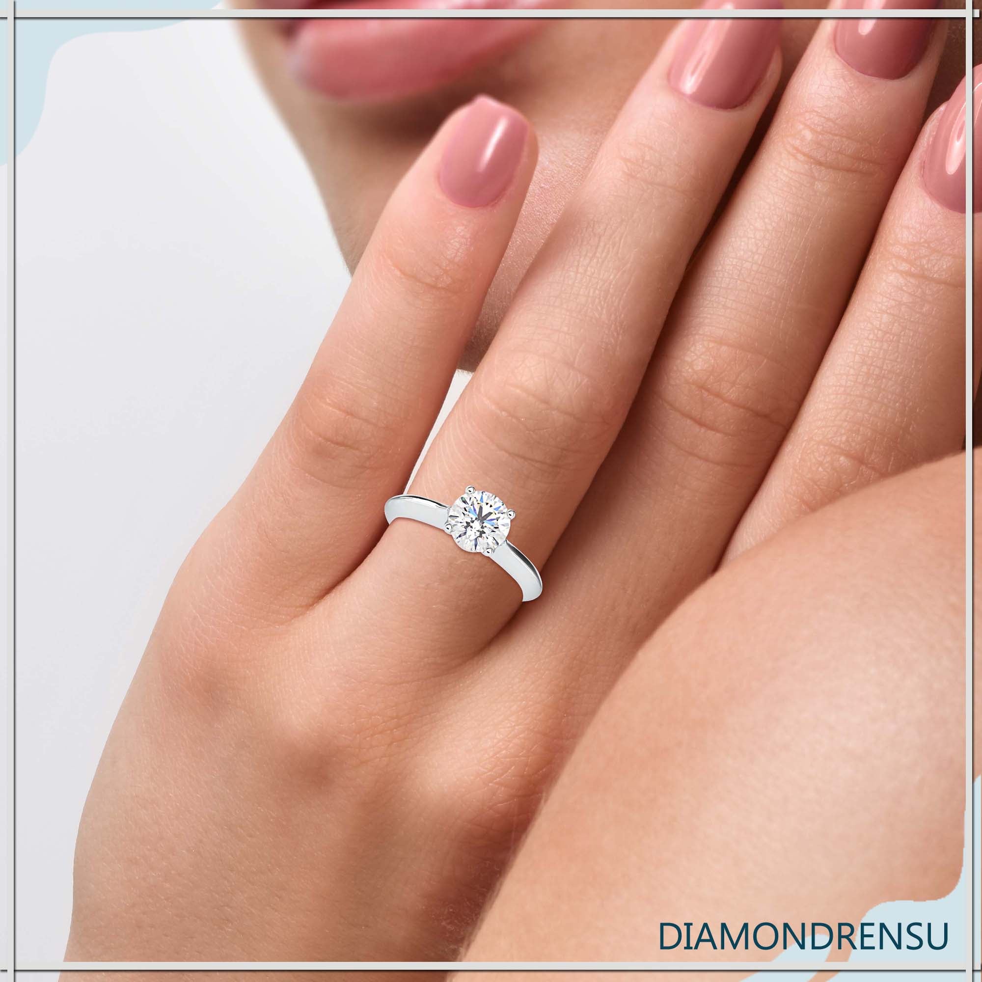 Stunning knife edge ring featuring a round cut diamond for extra sparkle.