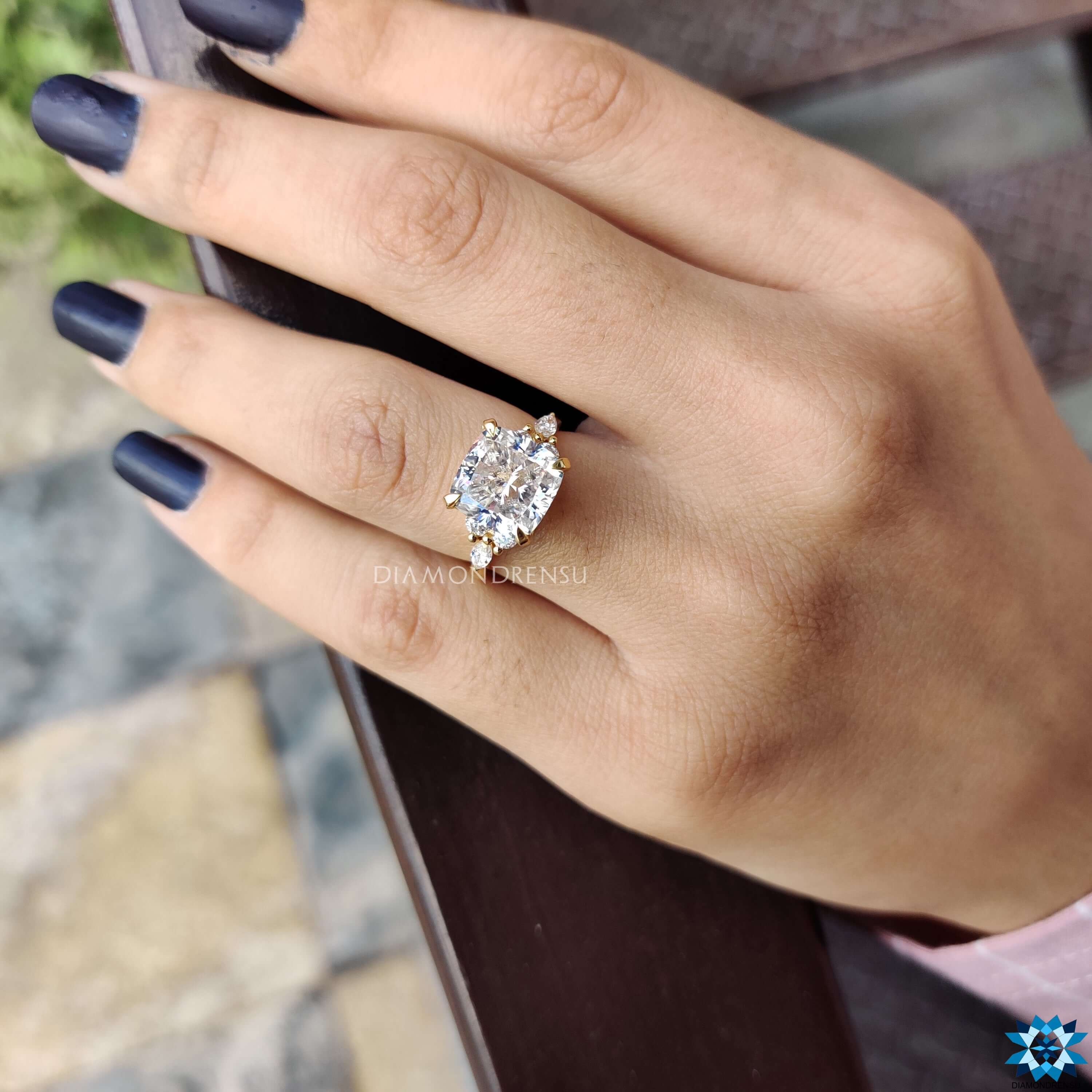 custom engagement rings- diamondrensu