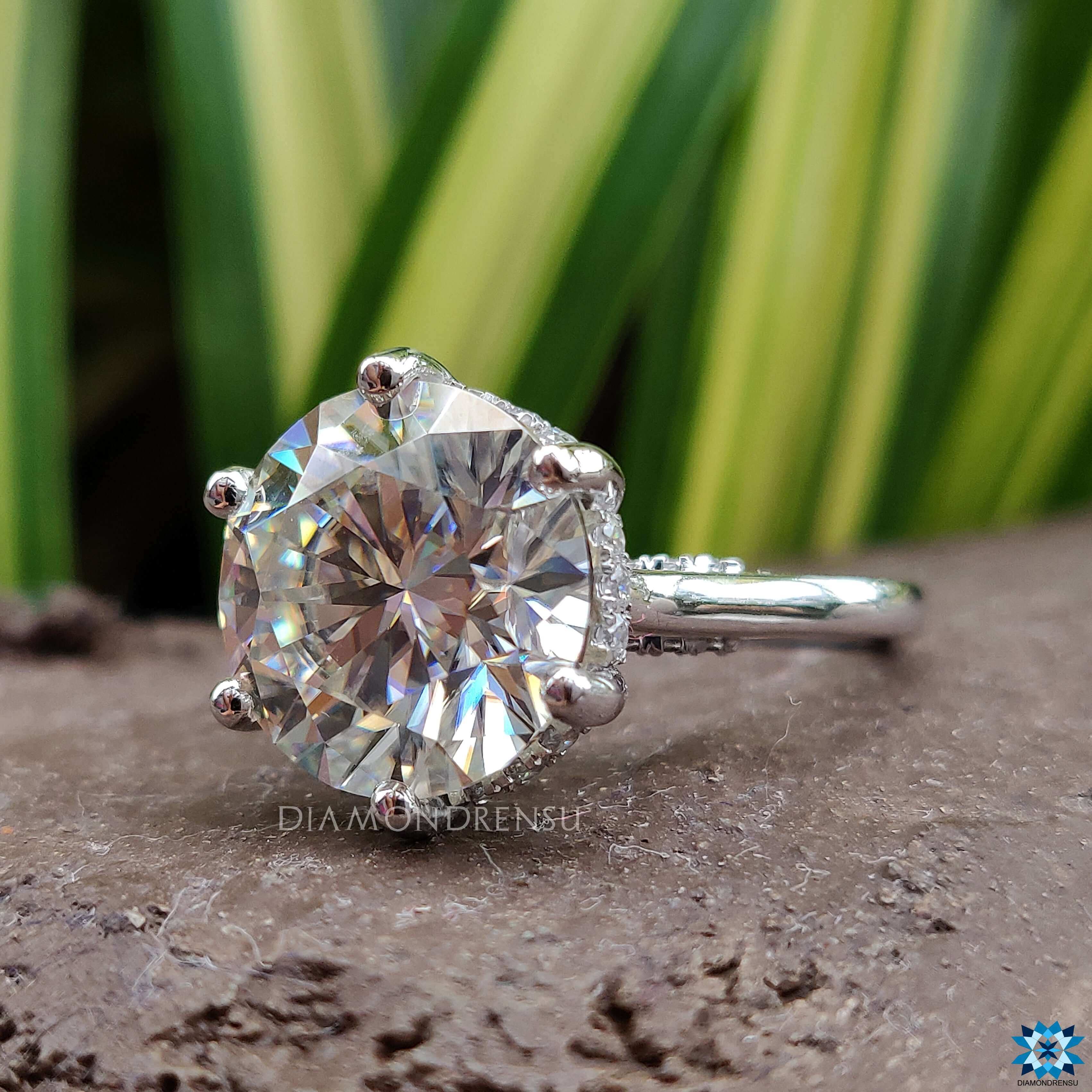 round moissanite ring