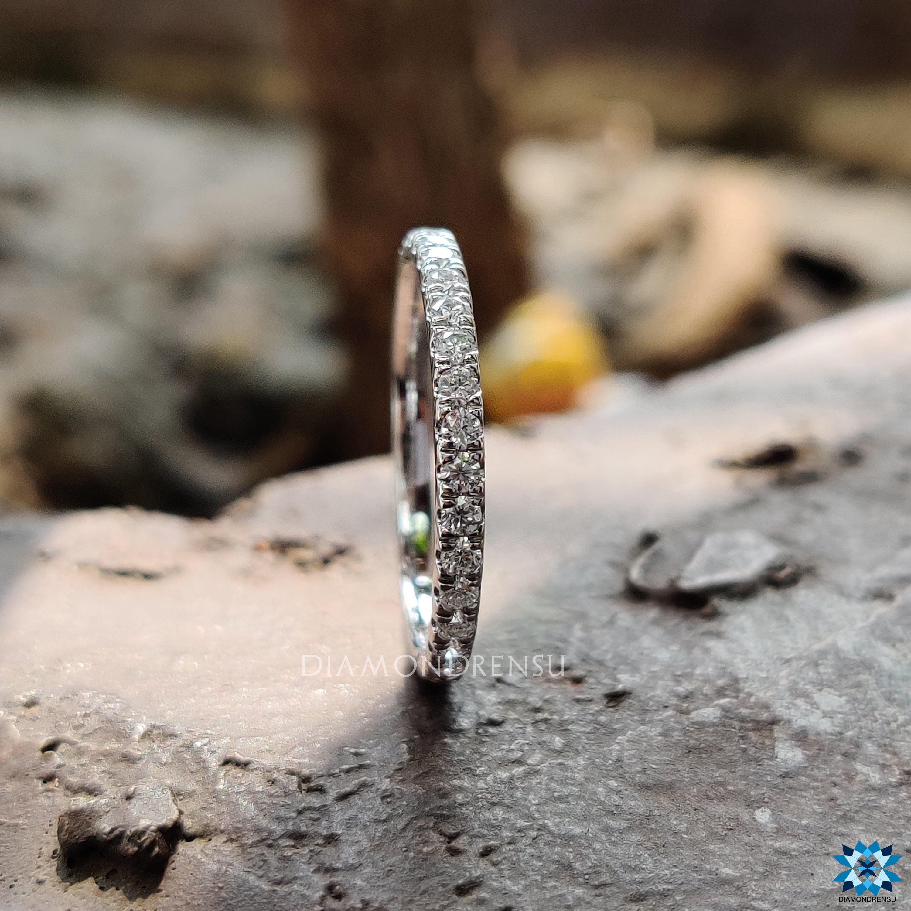 white gold engagement ring - diamondrensu