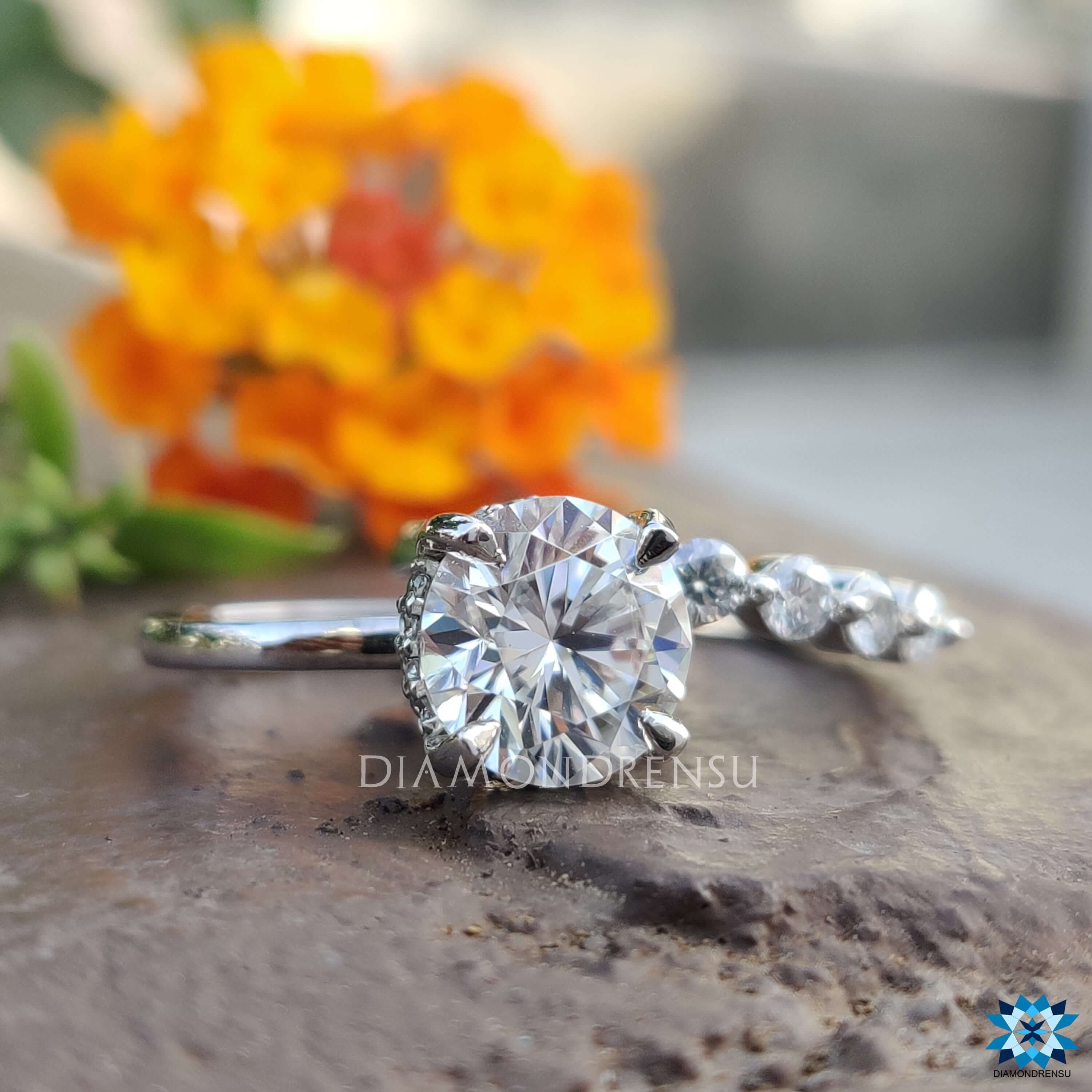 custom engagement rings- diamondrensu