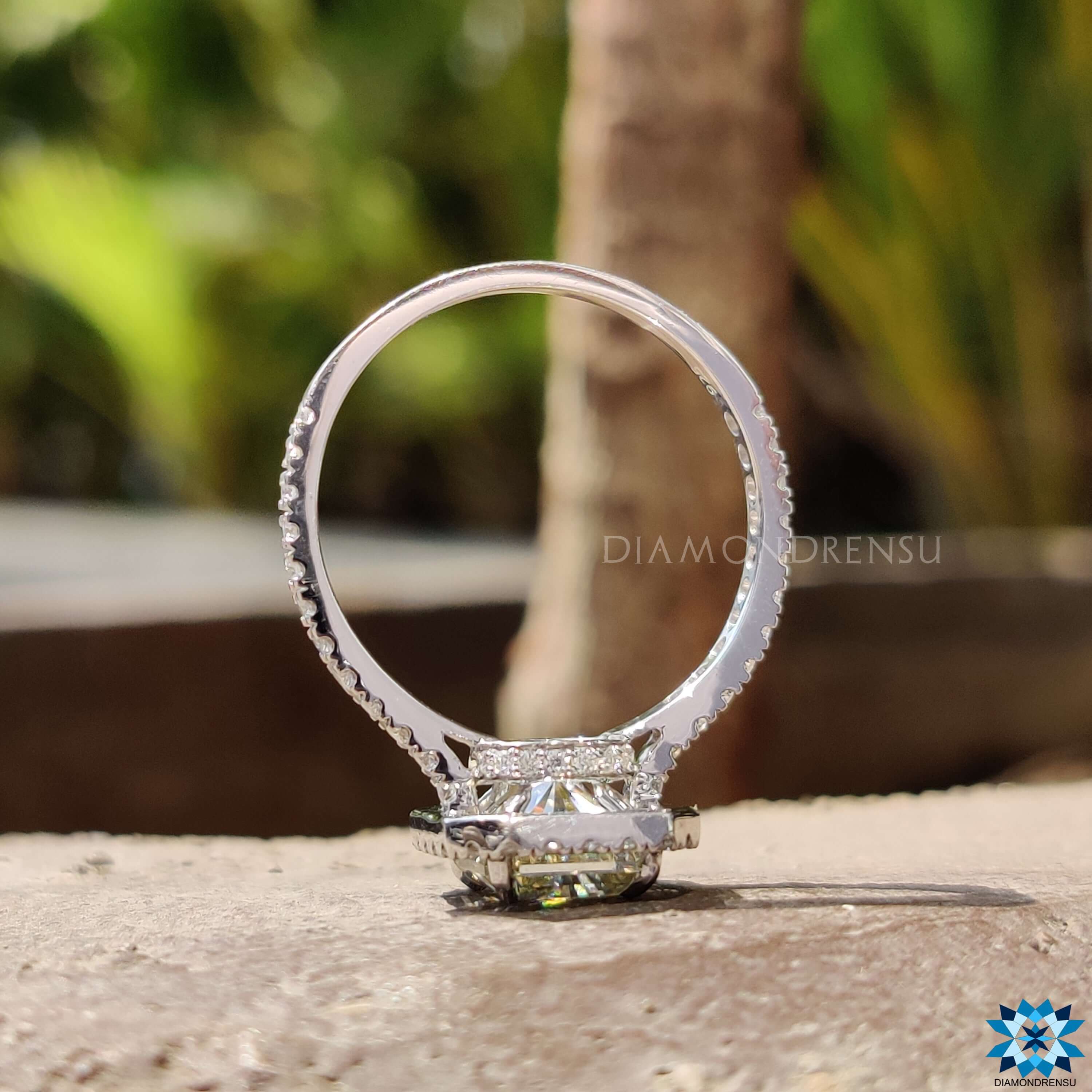 white gold engagement ring - diamondrensu