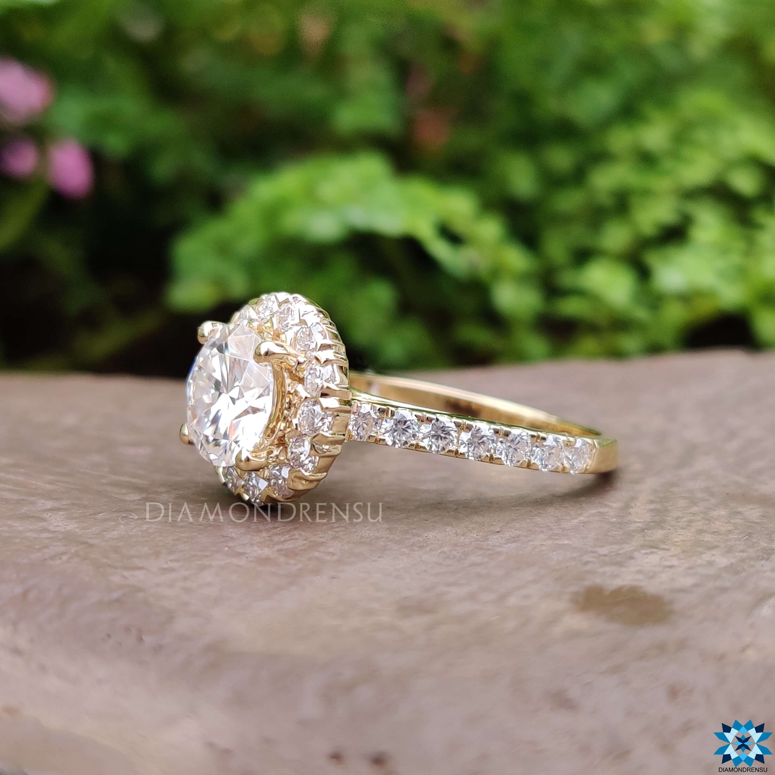 yellow gold engagement ring - diamondrensu