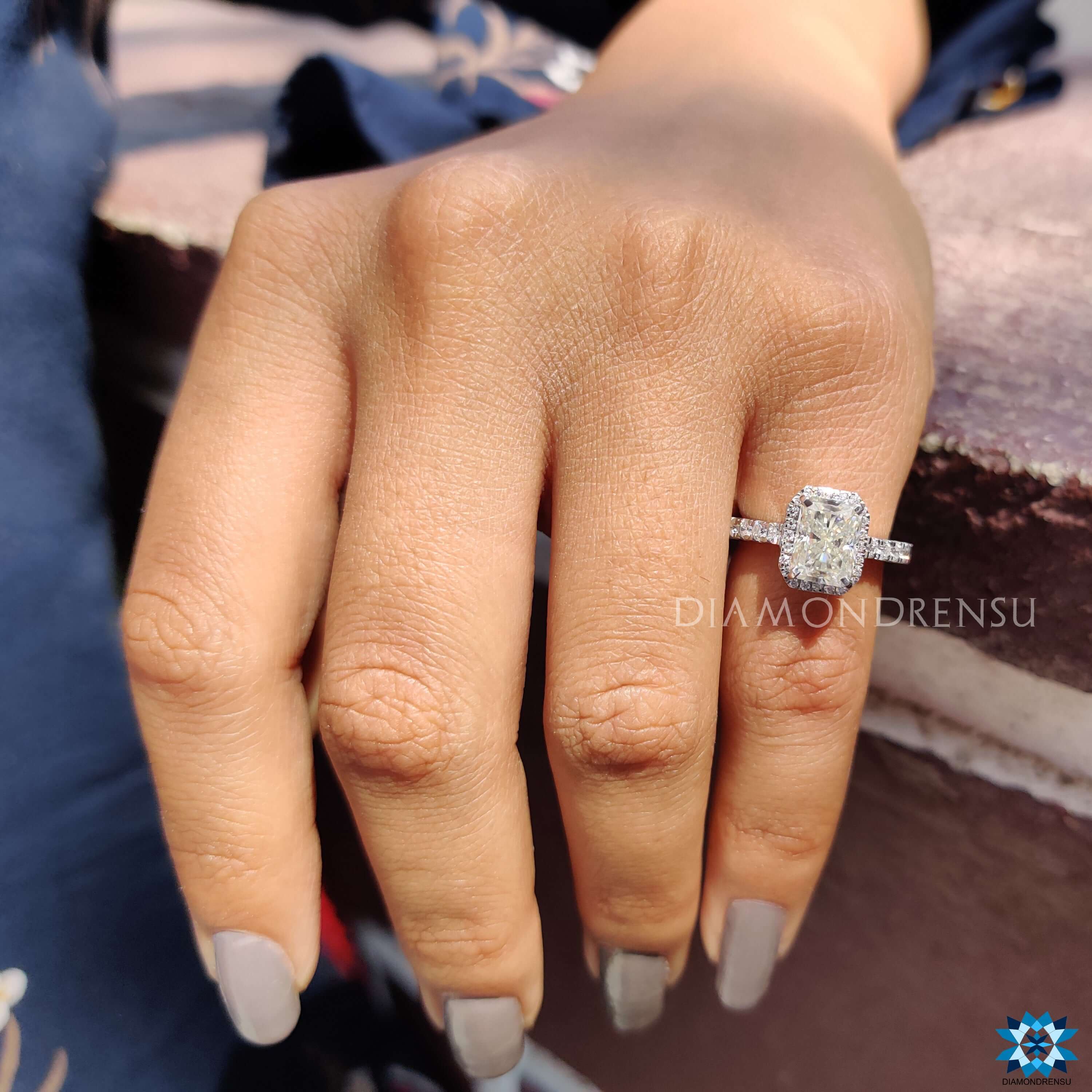 custom engagement rings- diamondrensu