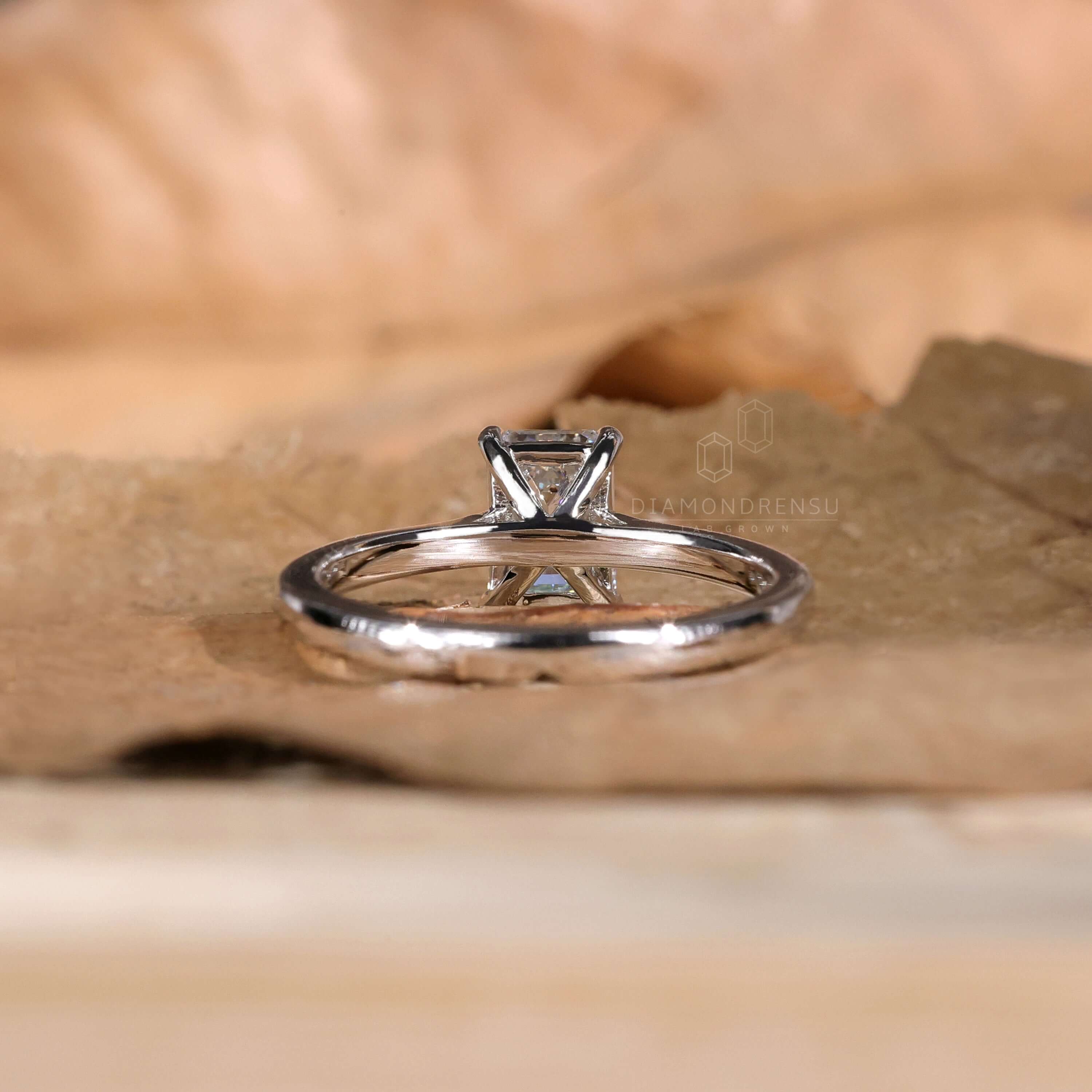 lab grown diamond engagement ring