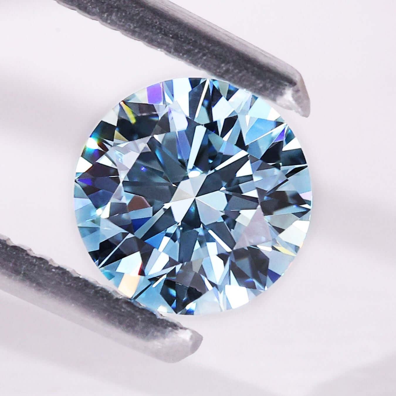 round brilliant cut lab grown diamond