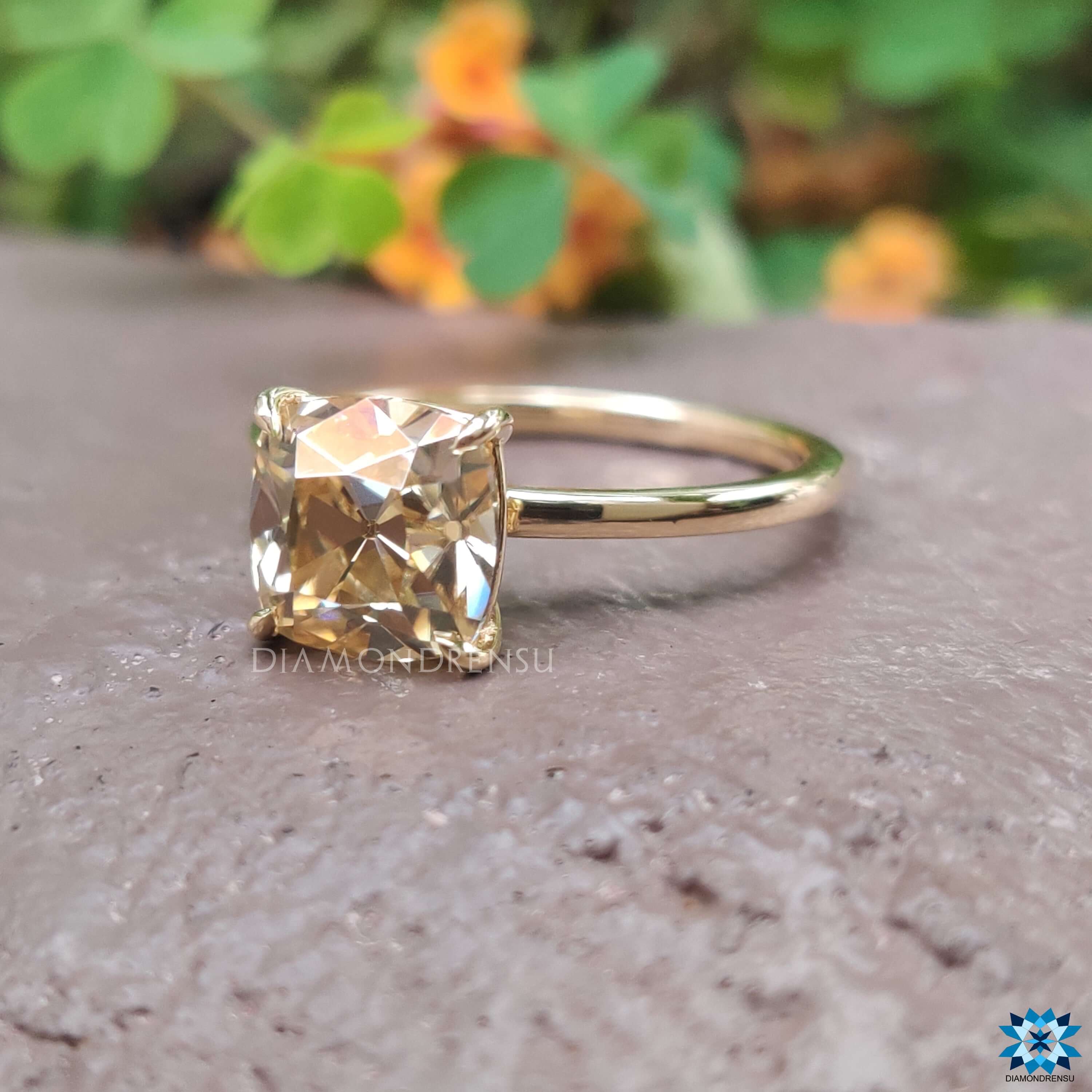 cushion cut moissanite - diamondrensu