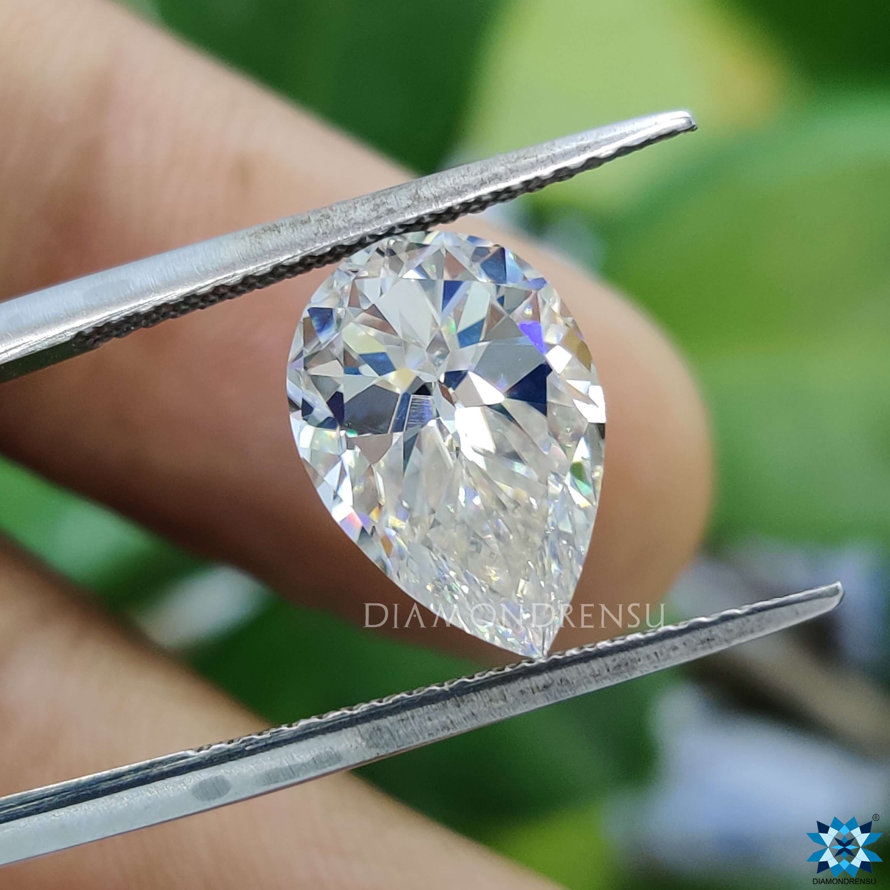 unique pear moissanite