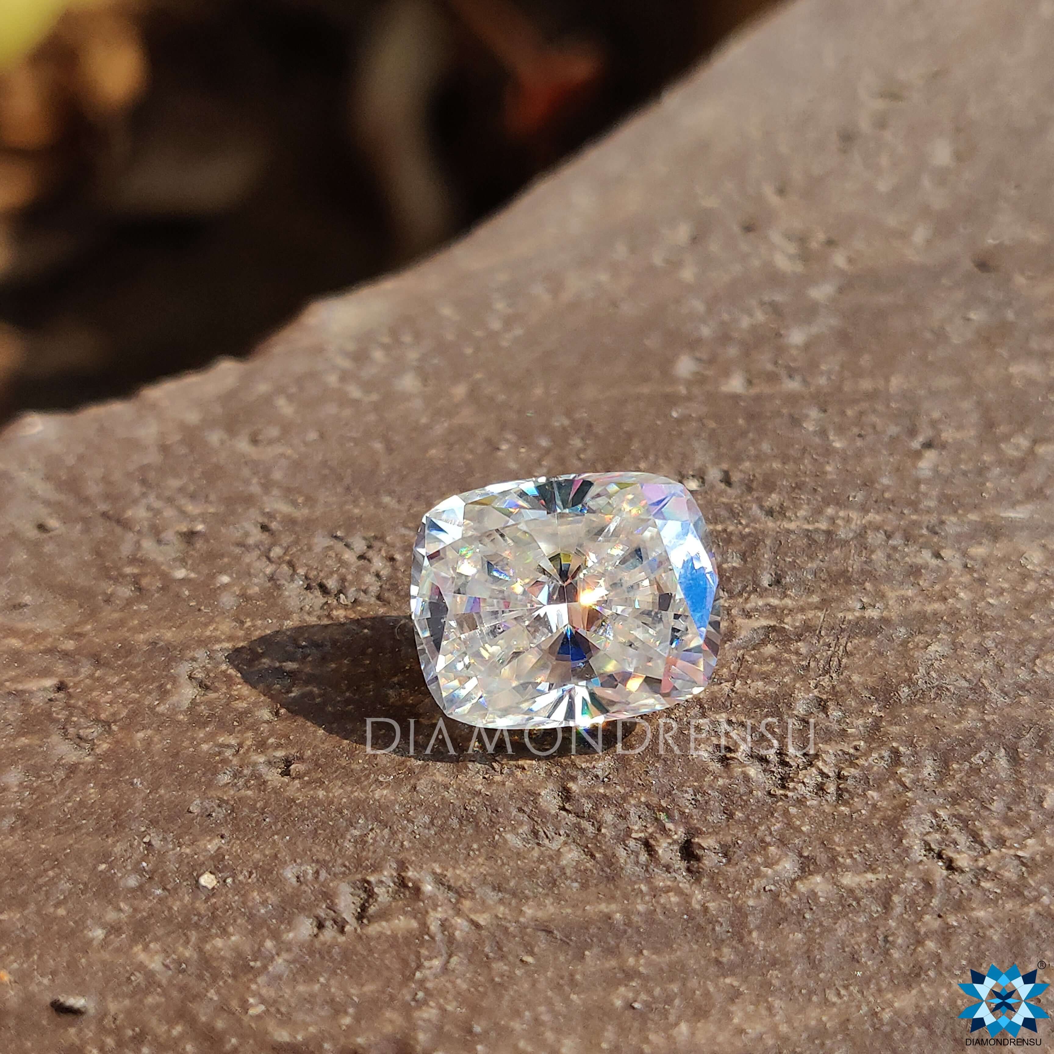 cushion moissanite