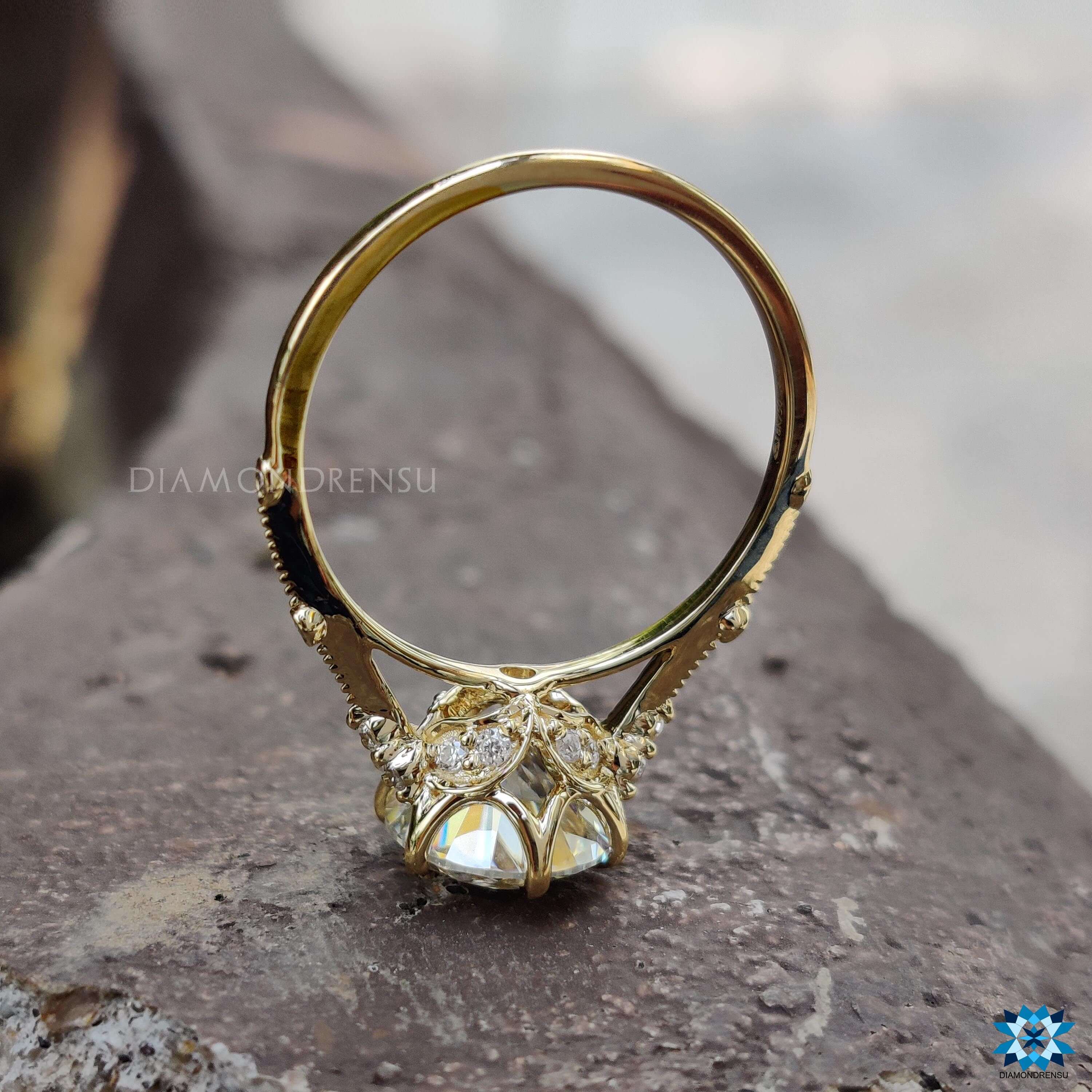 yellow gold engagement ring - diamondrensu