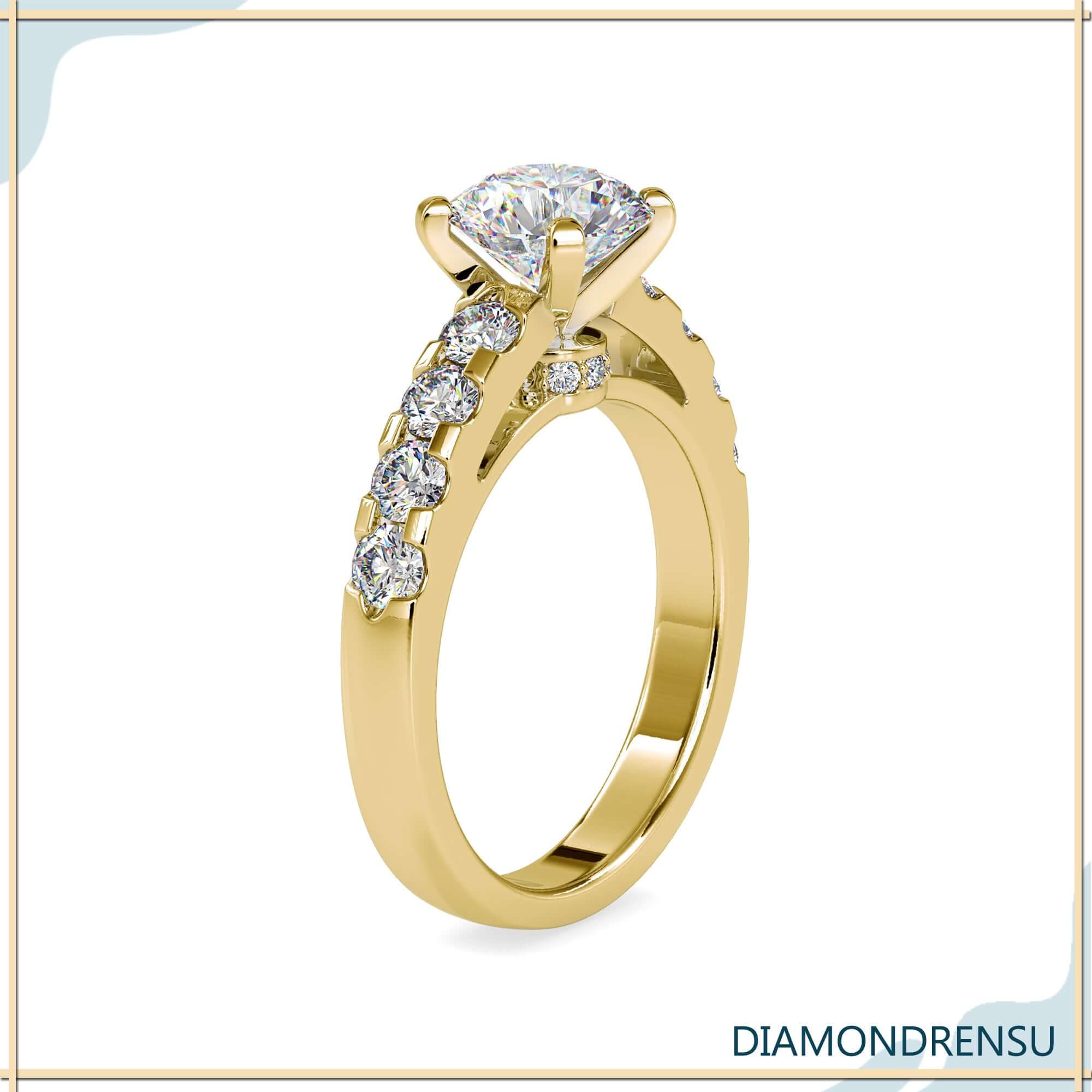 Diamondrensu ring with a round brilliant cut and hidden halo design.
