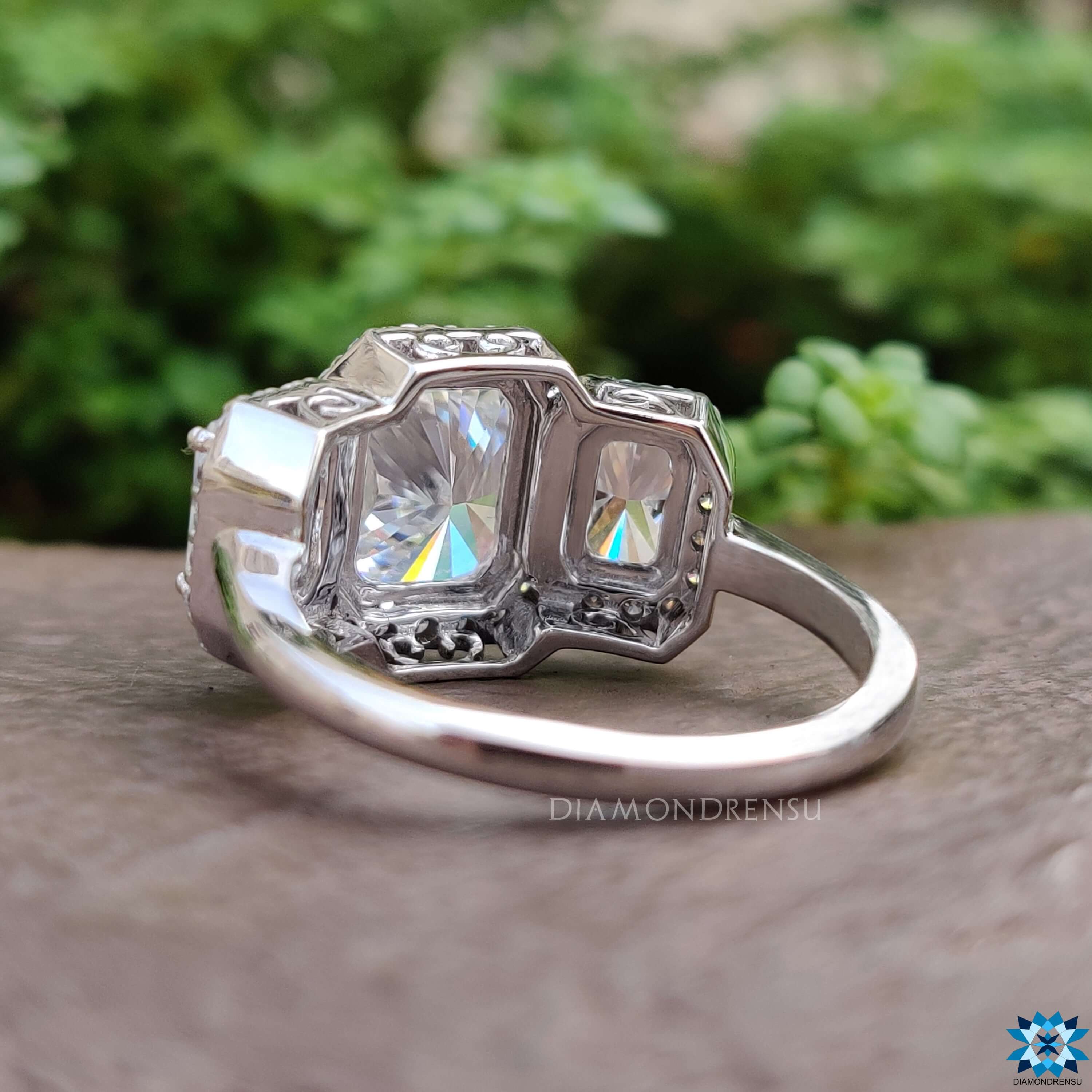 white gold engagement ring - diamondrensu