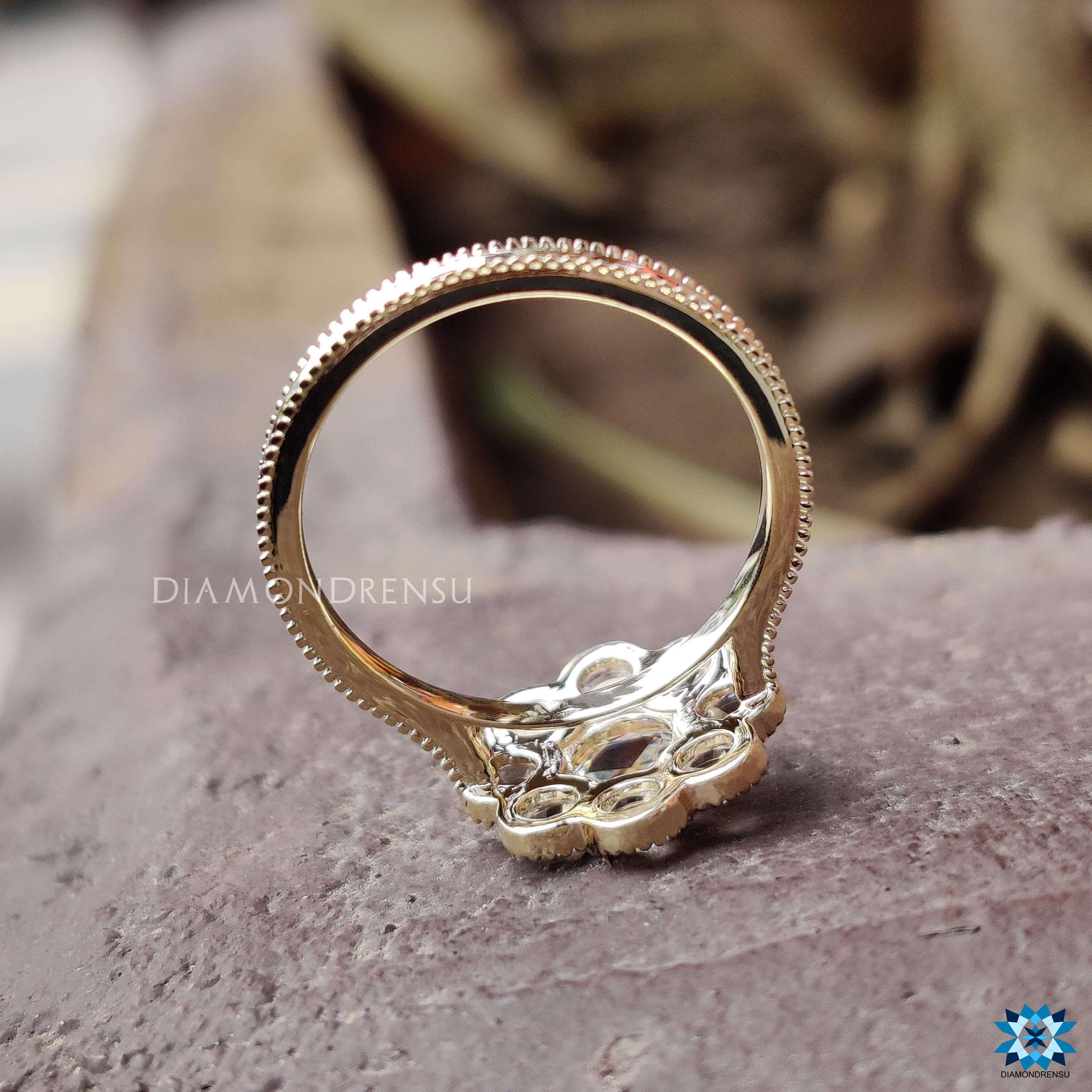 yellow gold engagement ring - diamondrensu