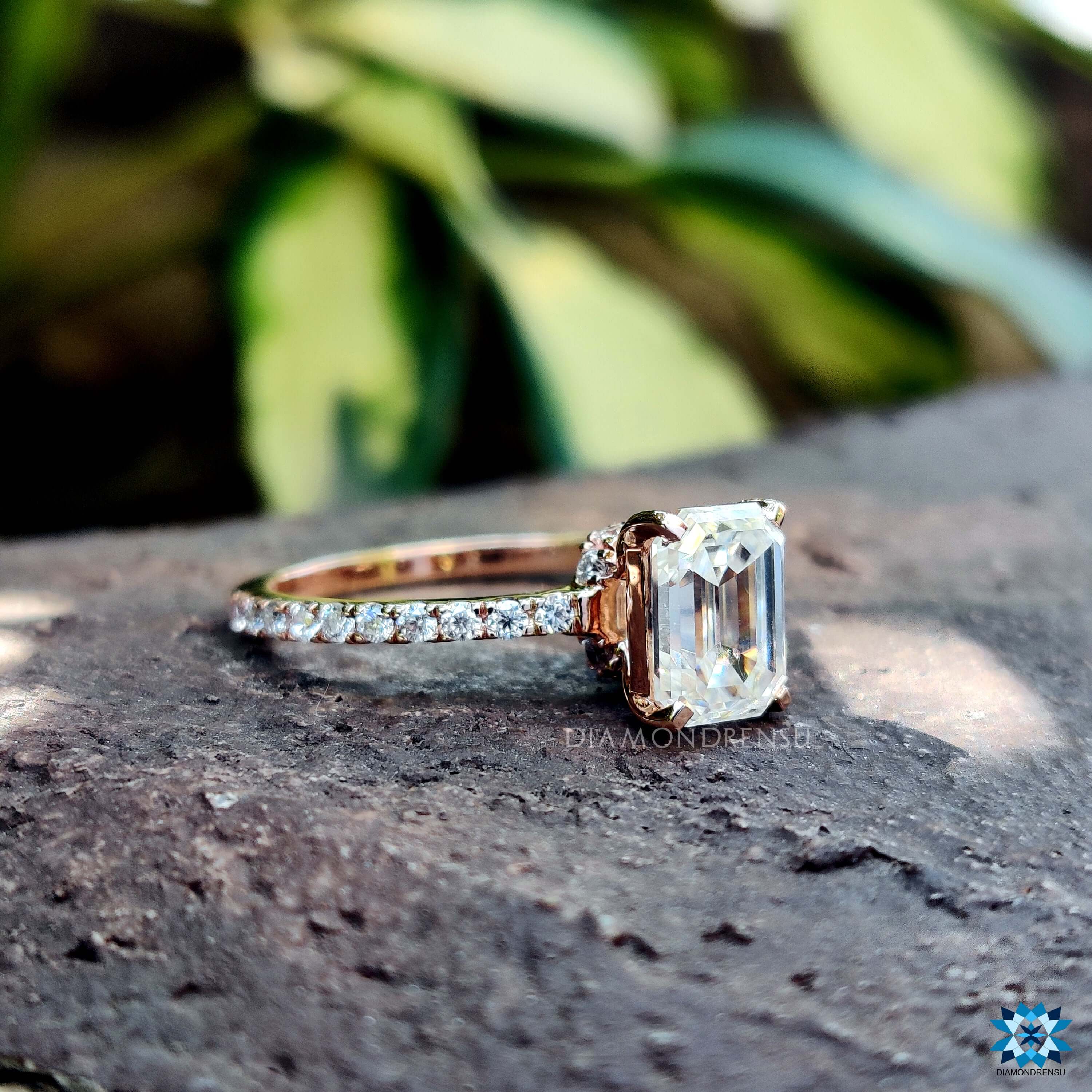 round moissanite ring - diamondrensu