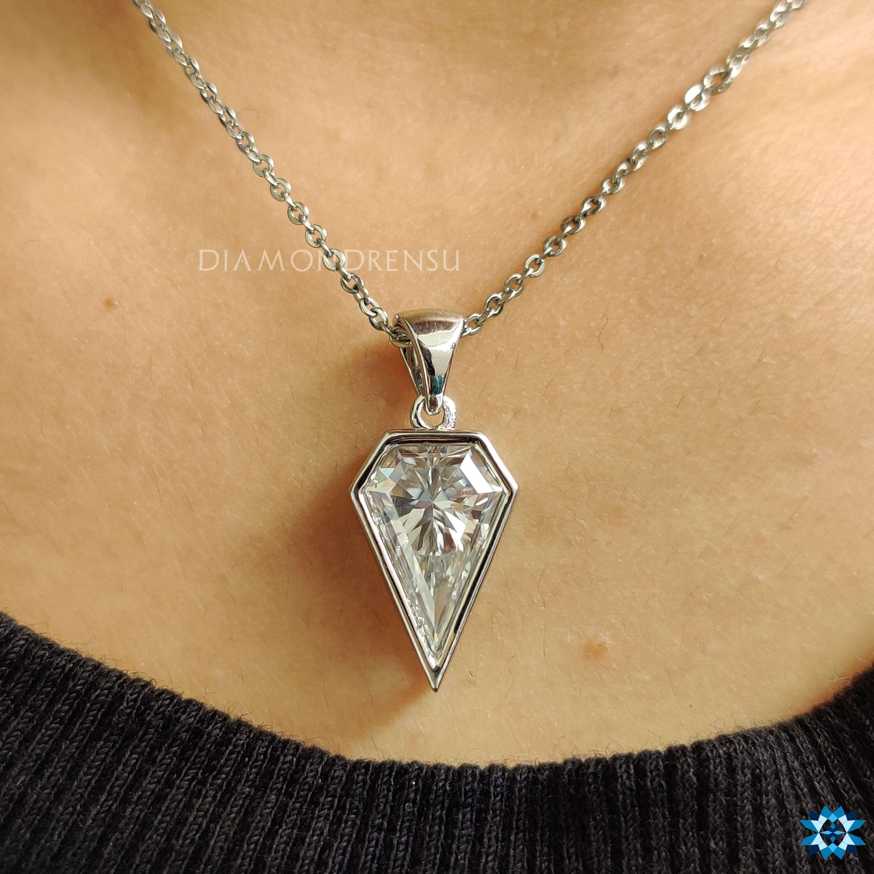 moissanite pendant - diamondrensu