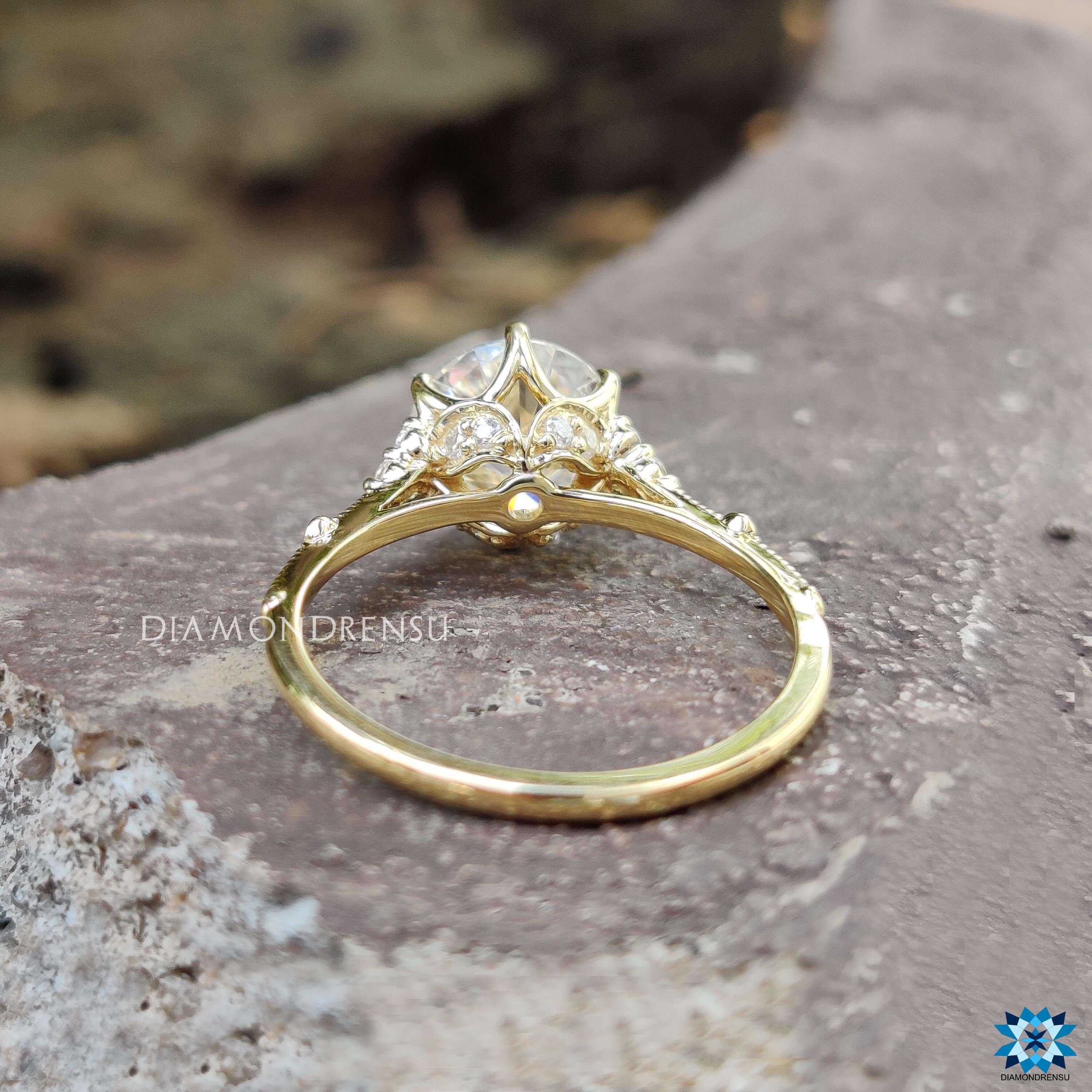 vintage moissanite engagement ring - diamondrensu