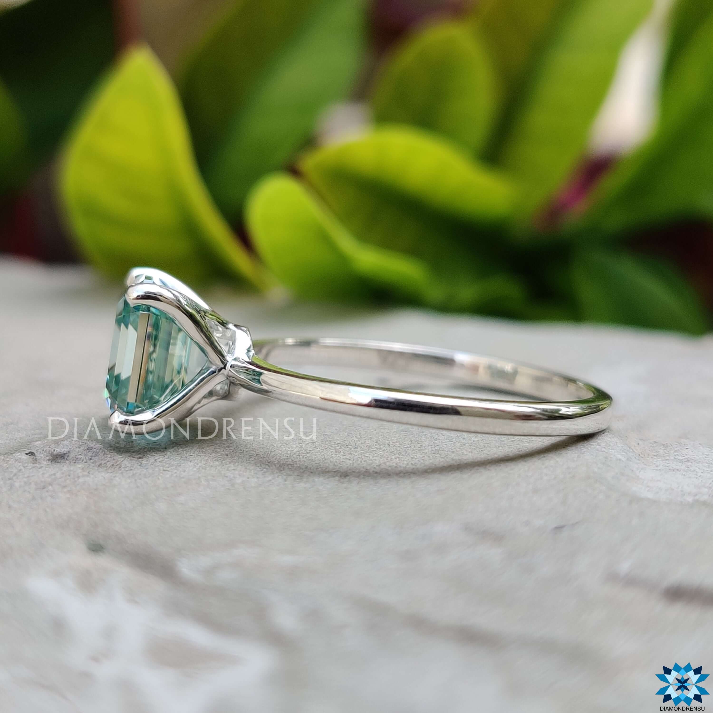 white gold engagement ring - diamondrensu