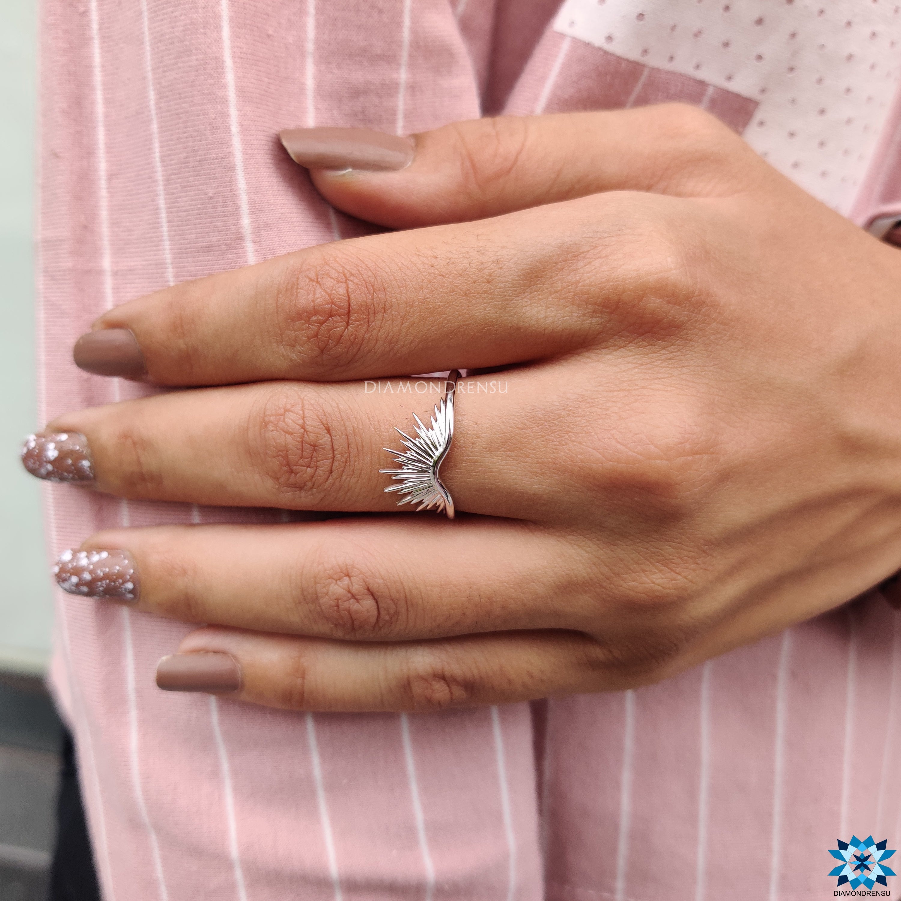 Delicate wedding bands in white gold, adding subtle elegance to your set.