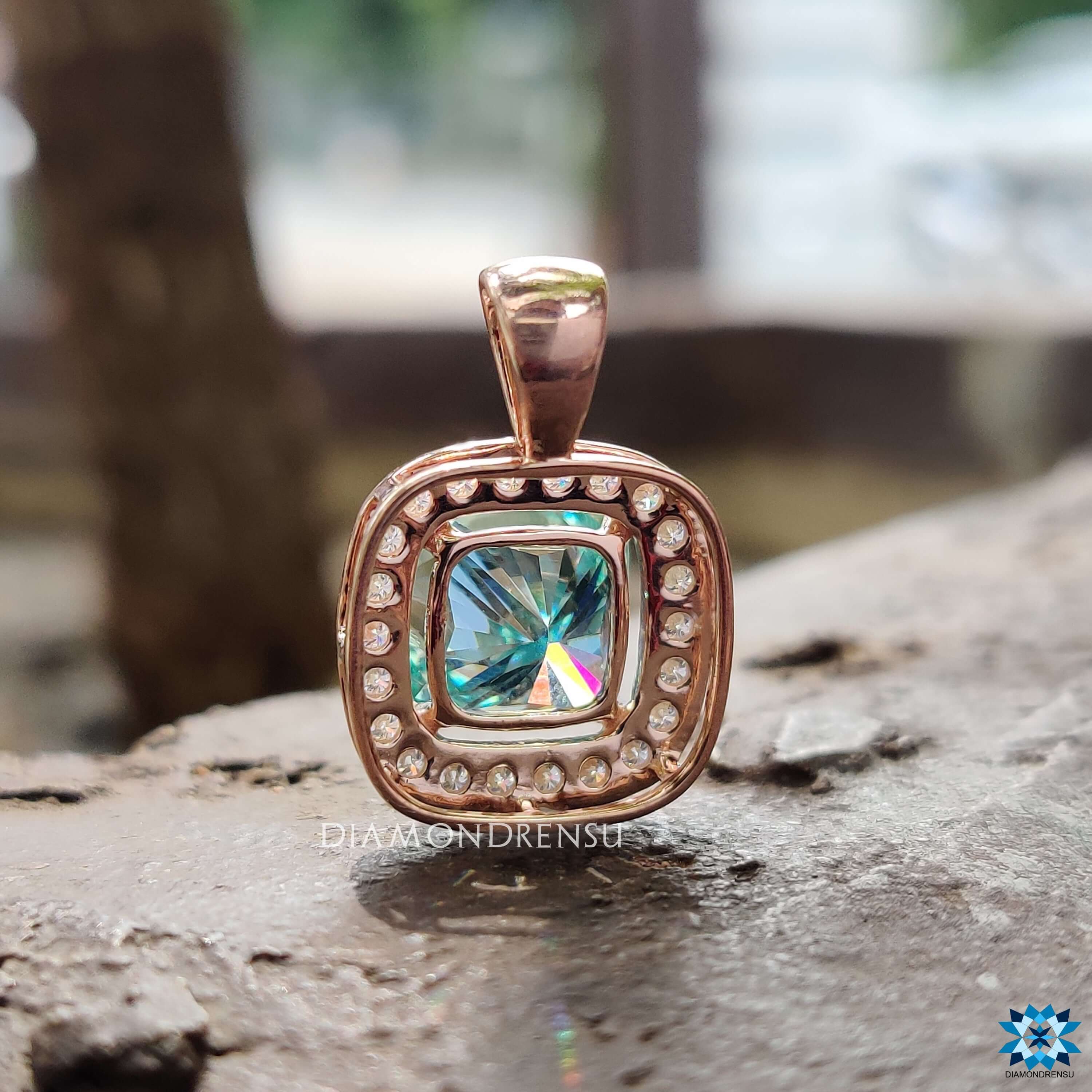 engagement pendant - diamondrensu