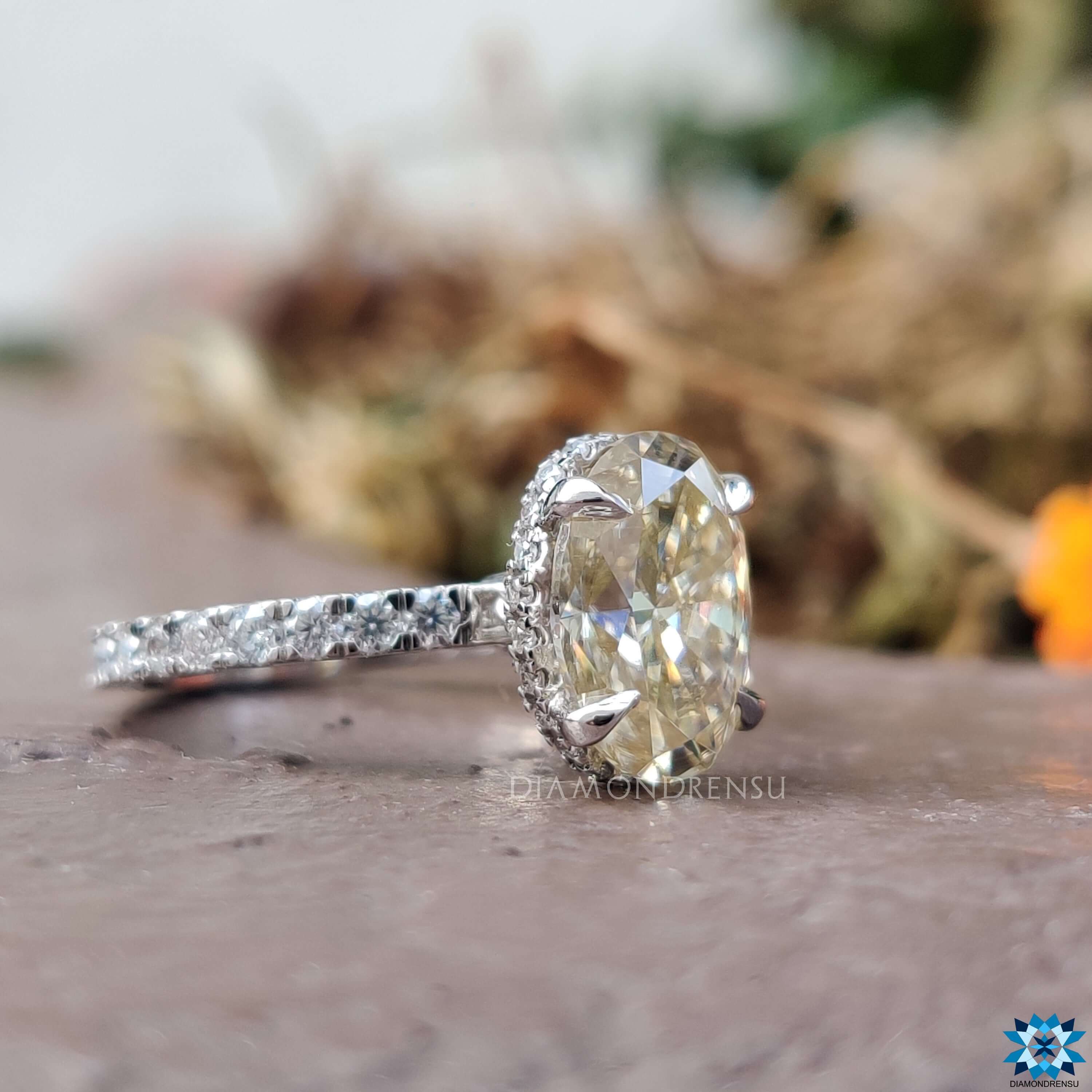 oval cut moissanite - diamondrensu