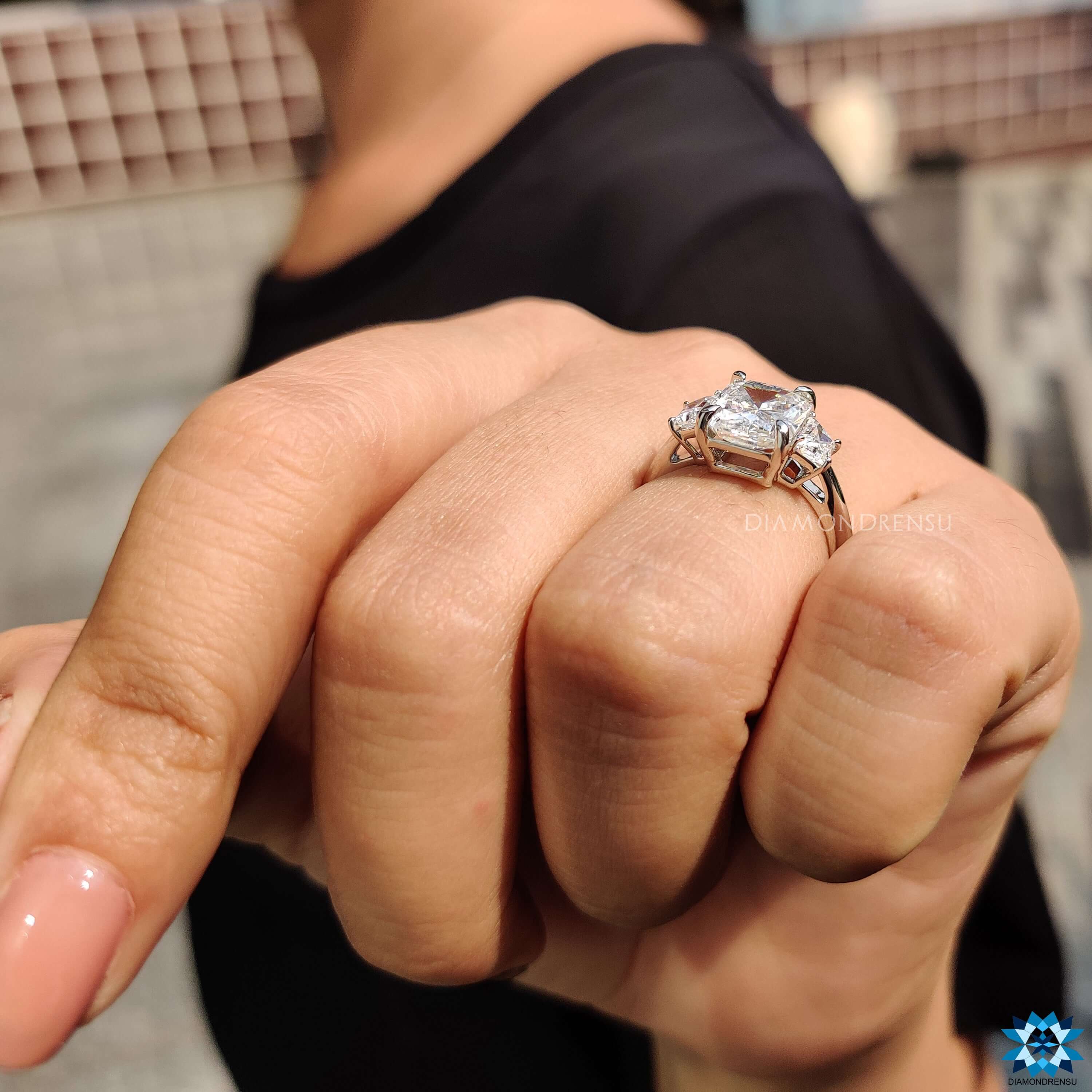 best moissanite engagement ring - diamondrensu