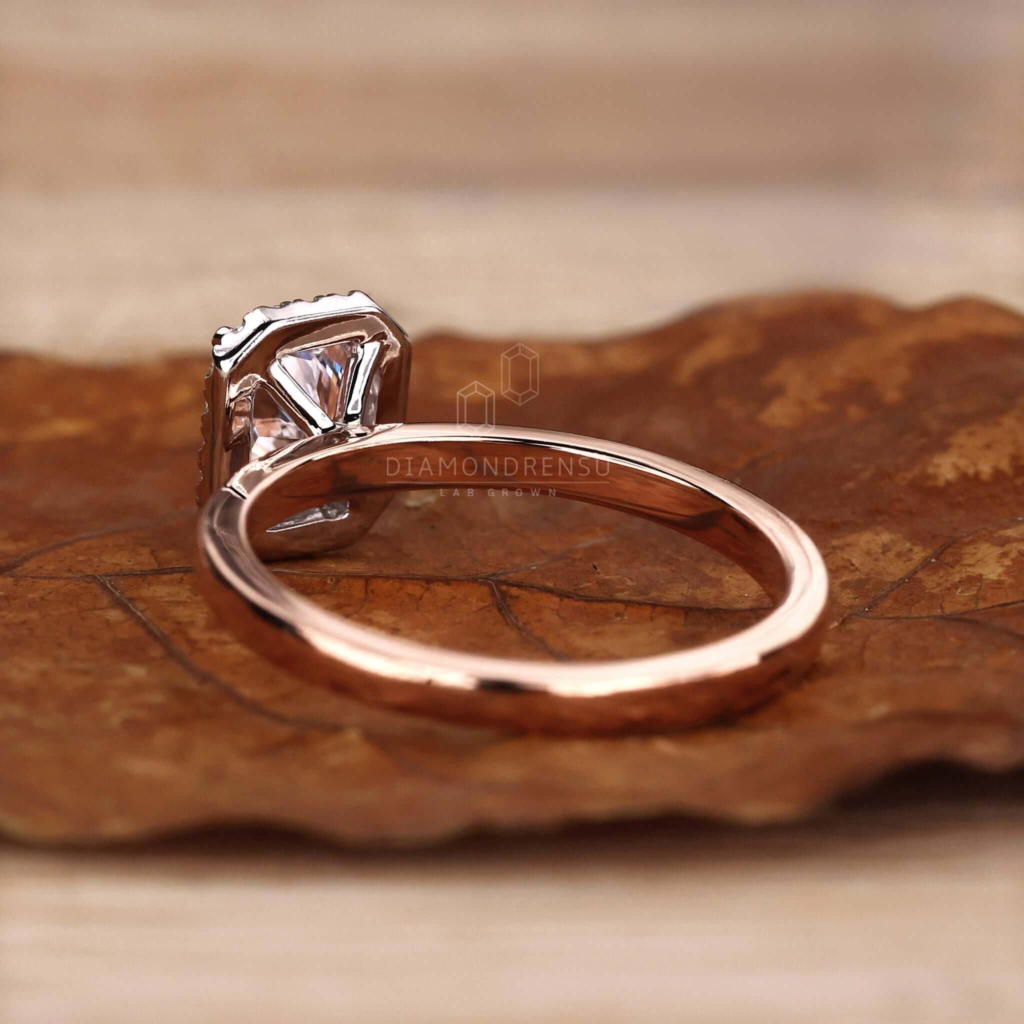 lab grown diamond engagement ring