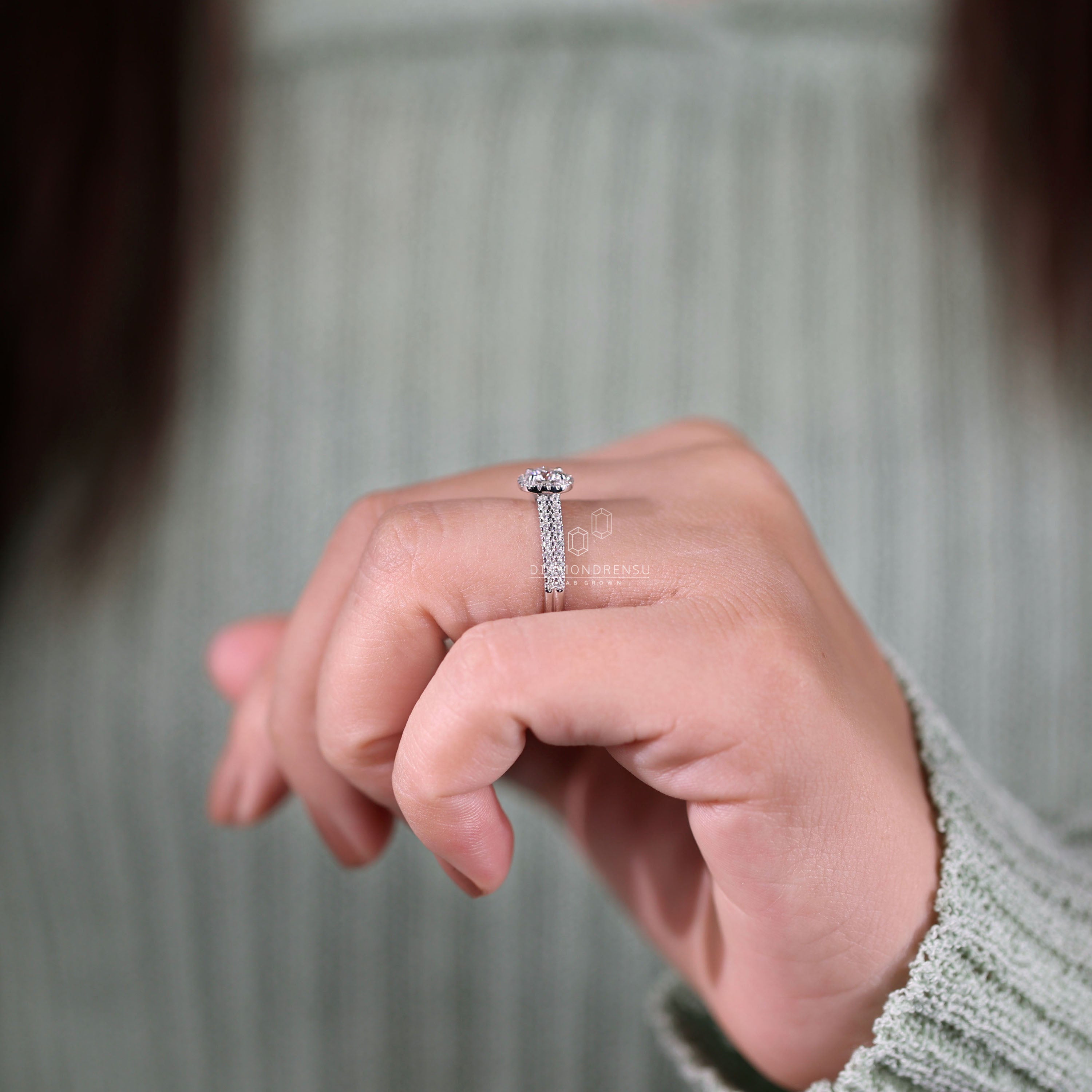 lab grown diamond engagement rings