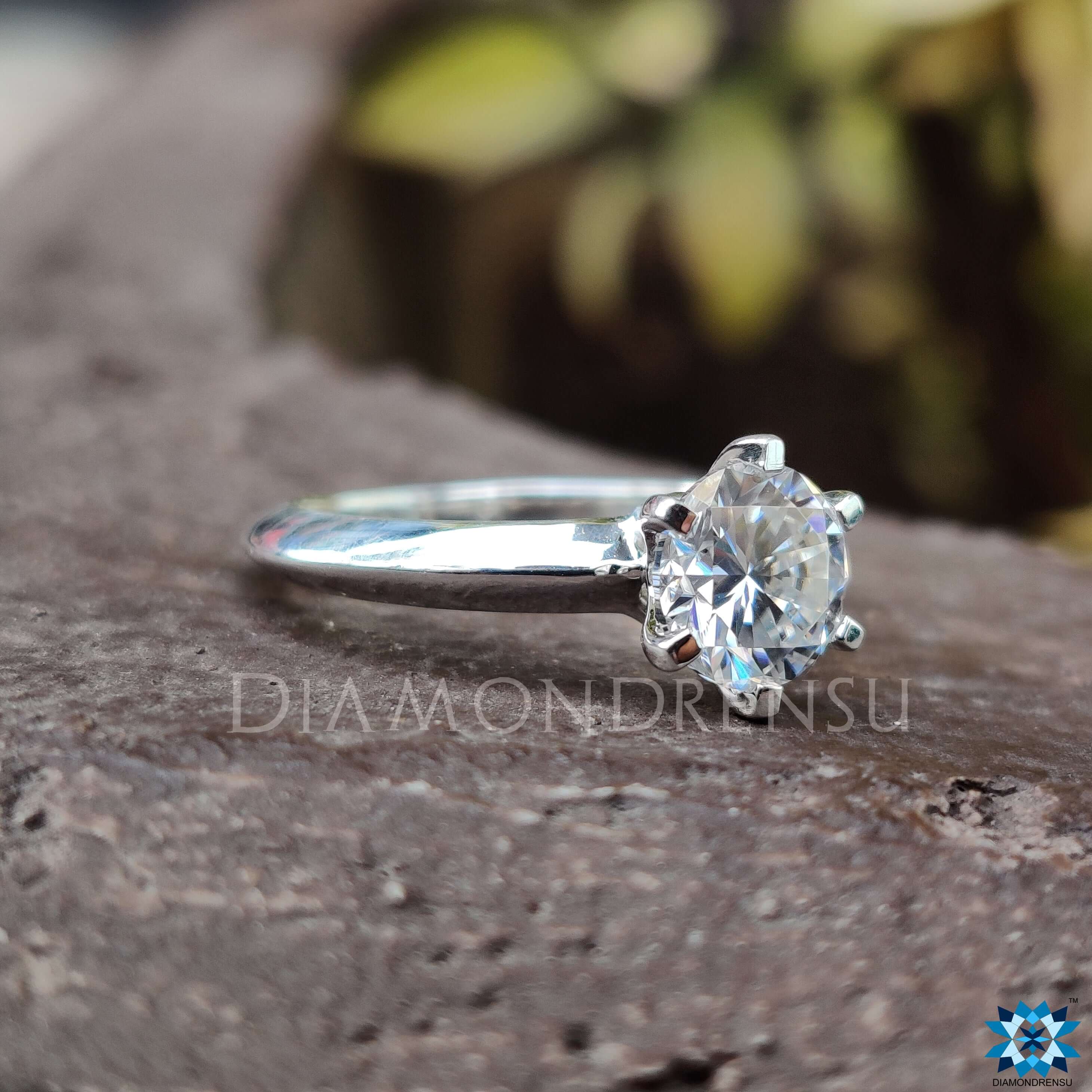 round moissanite ring