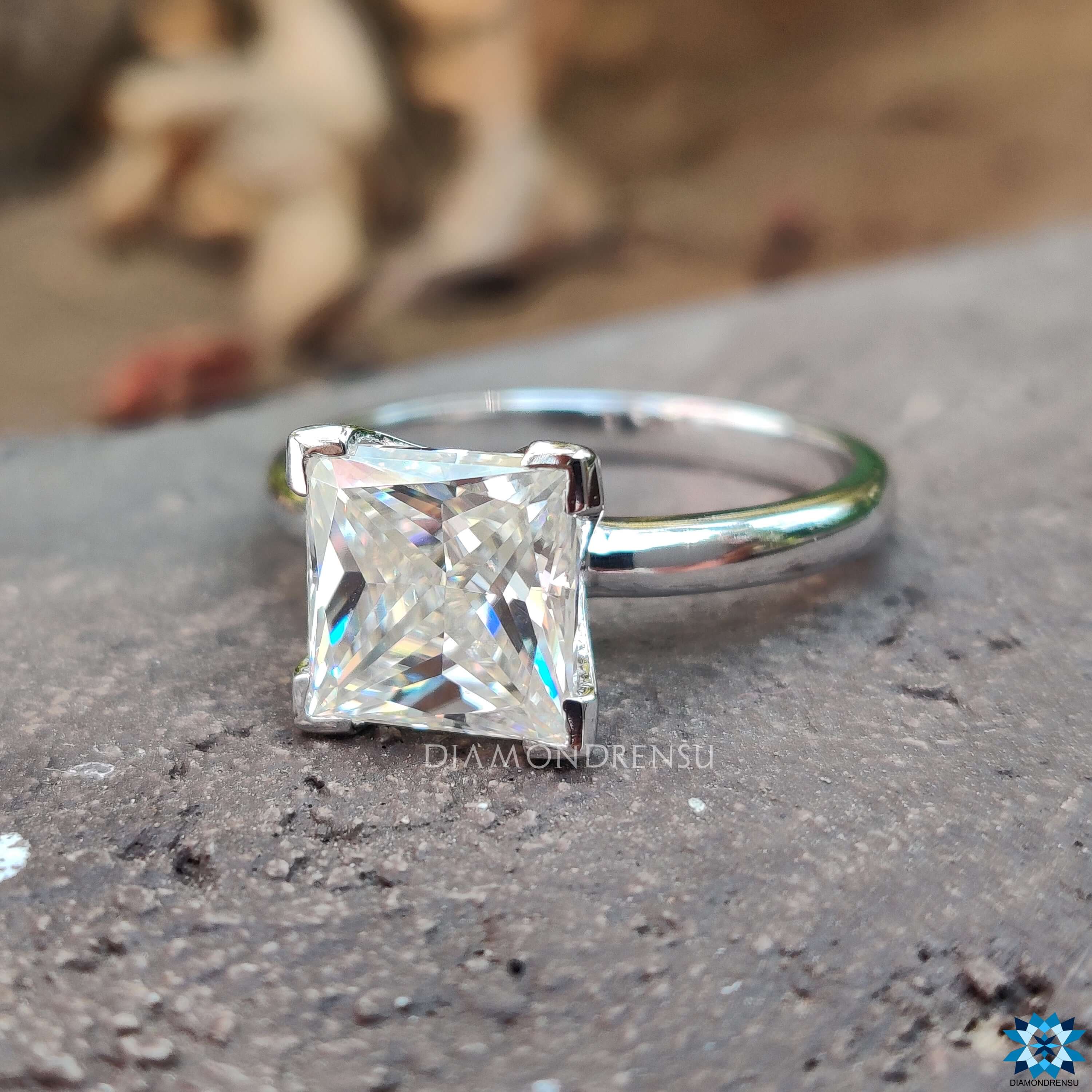 white gold engagement ring - diamondrensu