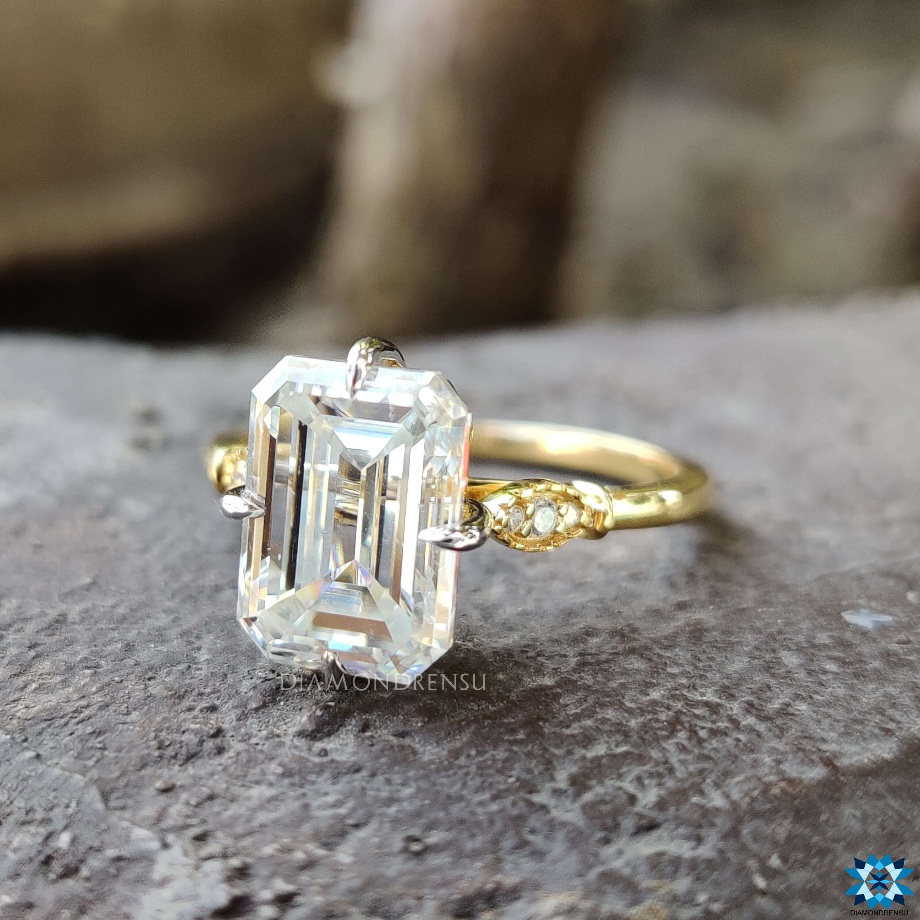 emerald cut moissanite ring - diamondrensu