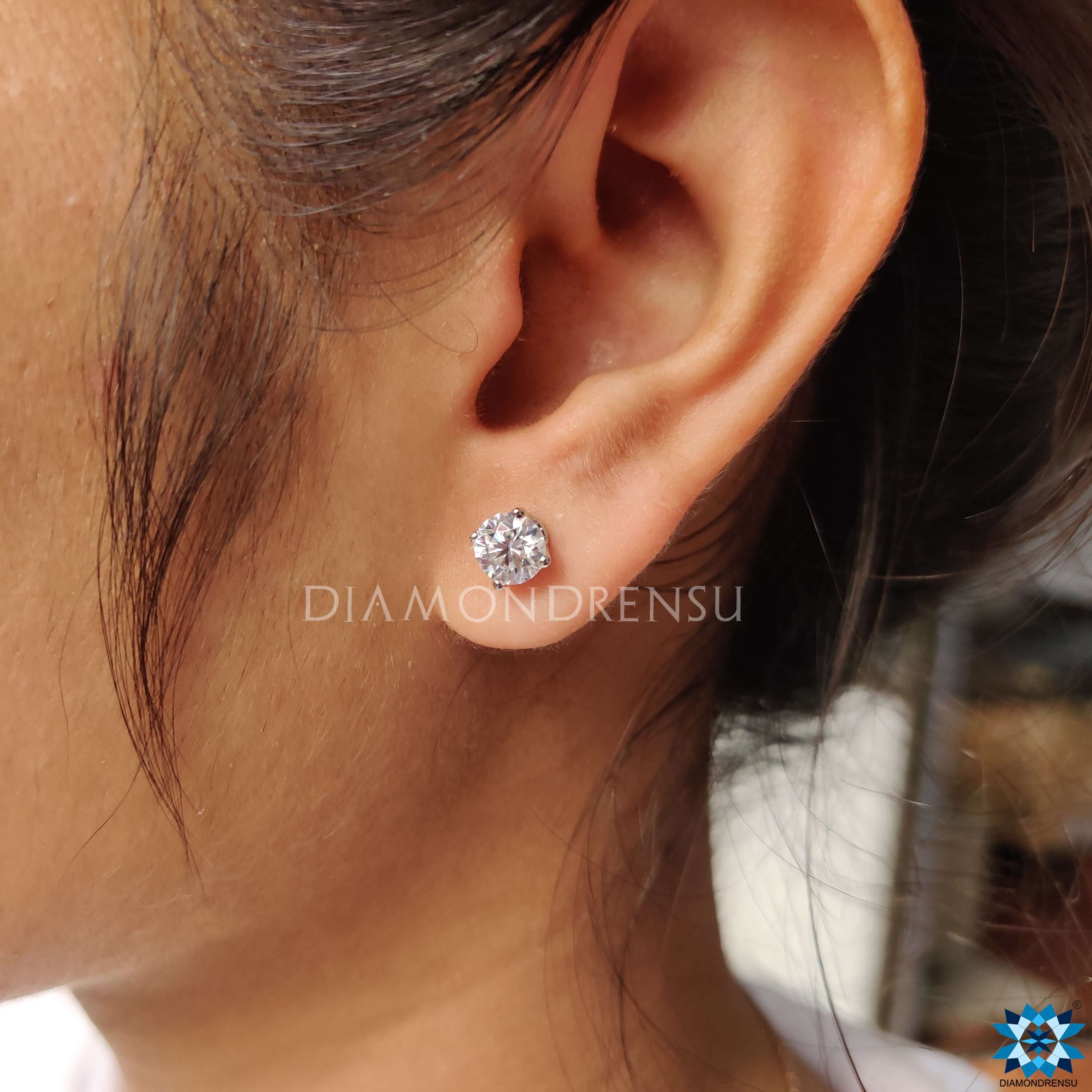 round moissanite